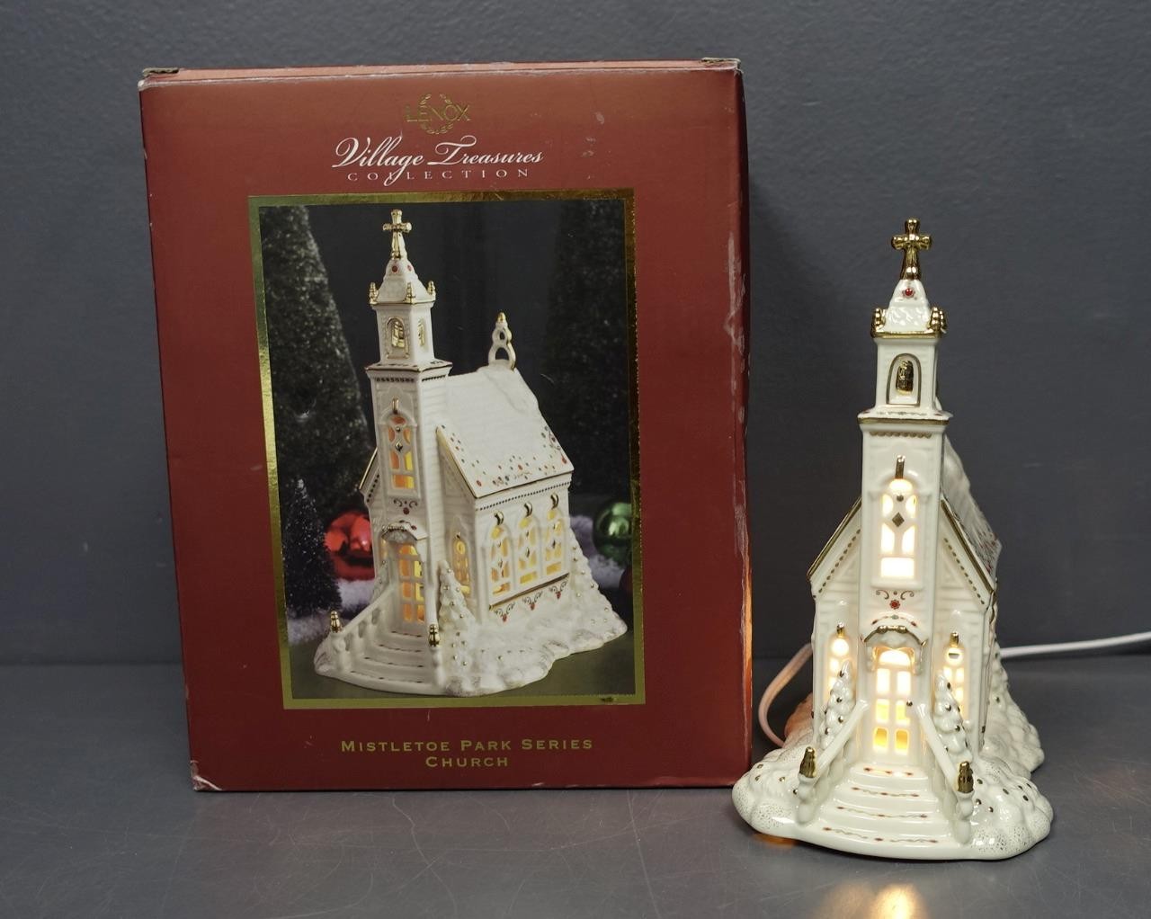 Lenox Village Treasure Collection Mistletoe Park Light-up Church Christmas