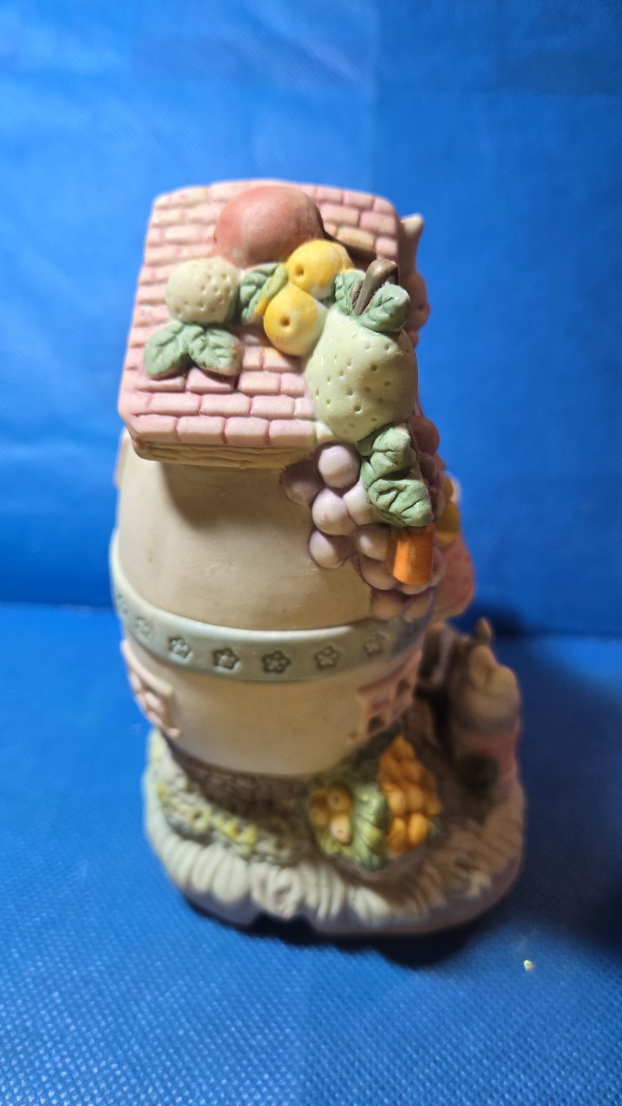 EASTER Village Porcelain Bunny Fruit Shop House NIB NOS TB90