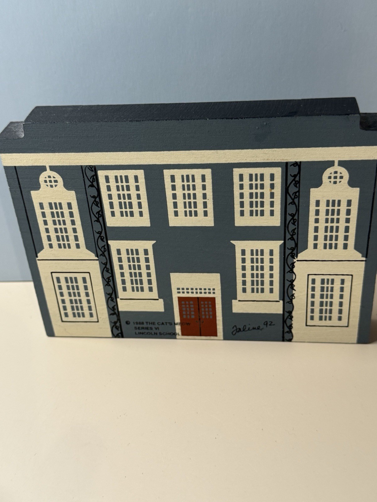 The Cat’s Meow Village Series VI Lincoln School 1988- Deco Scene