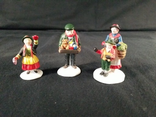 Dept 56 Heritage Village Collection THE TOY PEDDLER 5616-2 Set of 3 Figures