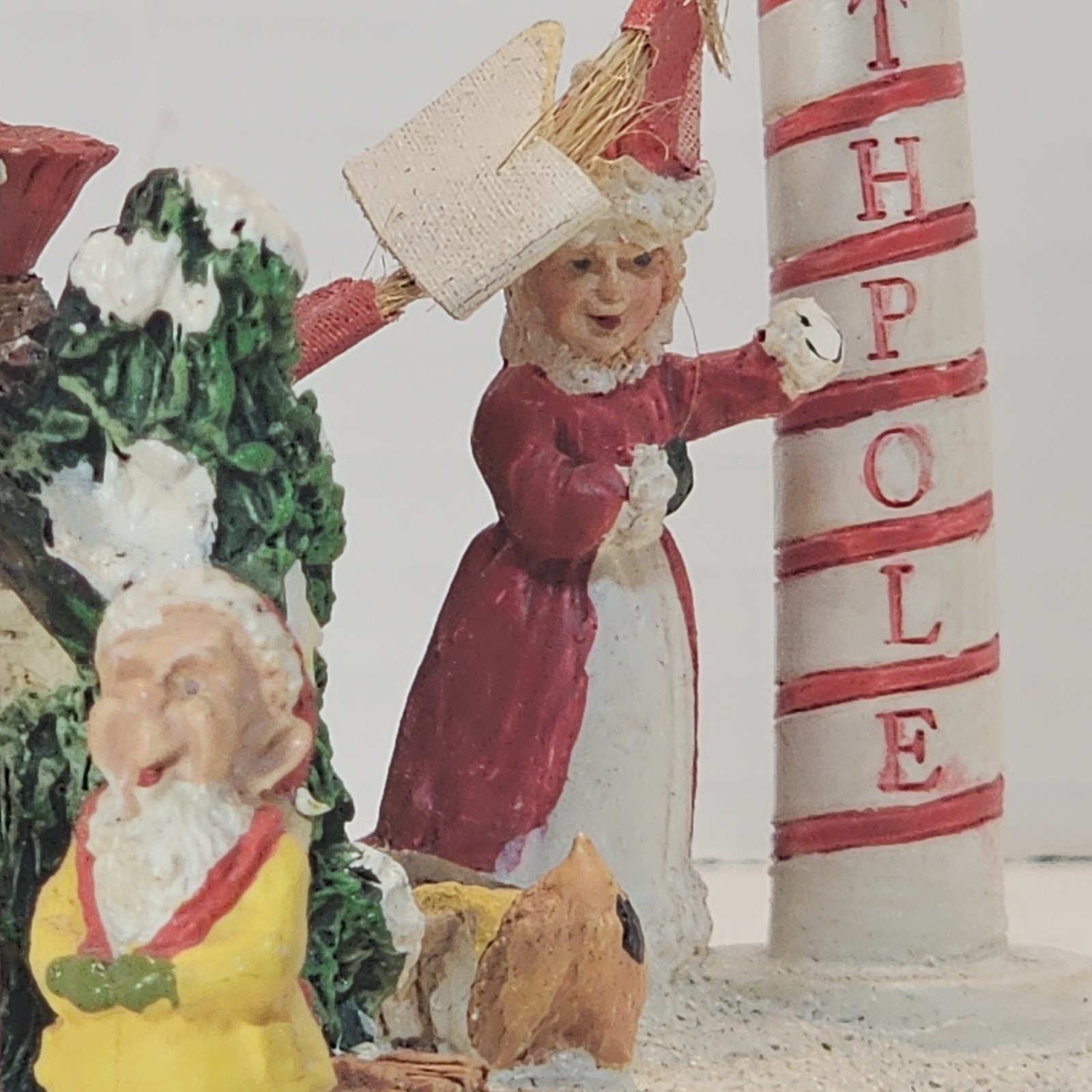 Vtg 1995 Santa’s Town- Post Office,Santa’s House,G.bread bakery. Reindeer Barn