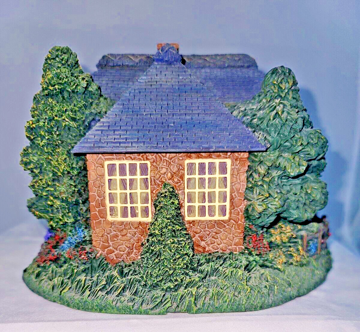 Vtg Thomas Kinkade Hawthorne Village Lamplight Village “Tailor Shop” 2002