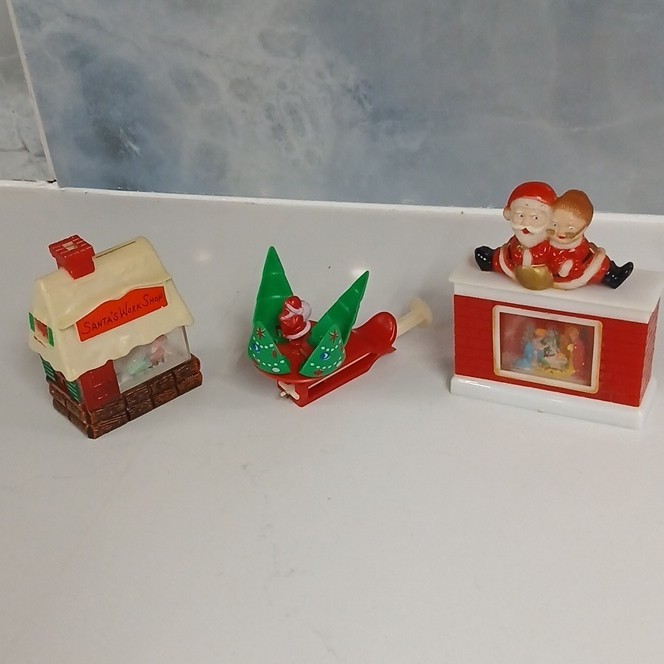 3 Vintage Plastic Christmas Decorations. Spinning Toy Steven Adler, Brite Star