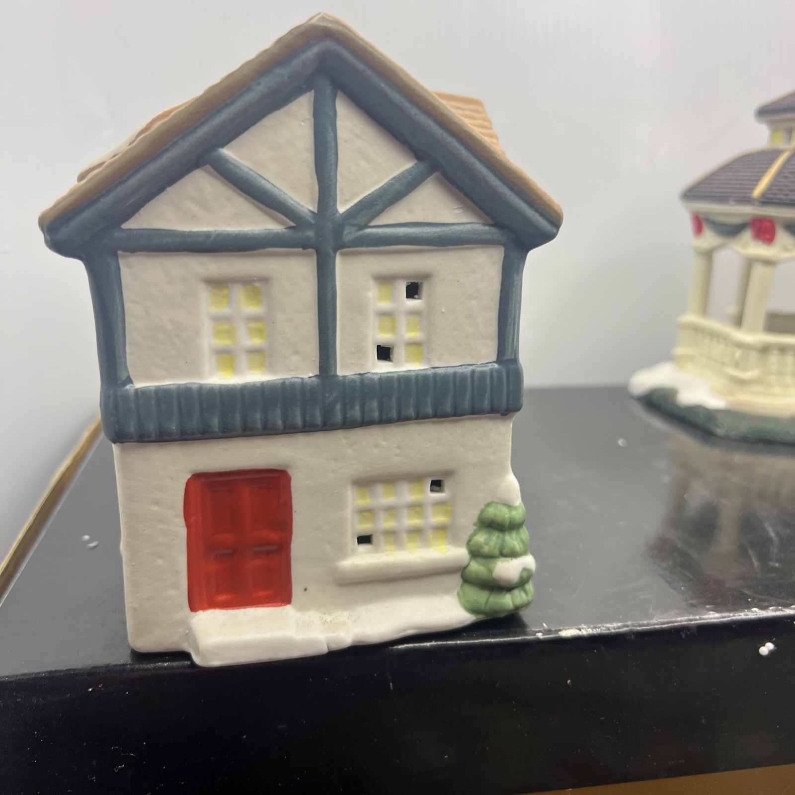 VTG 1991 OMI Christmas Village Piece “Antiques” Lighted NO ORIGINAL BOX