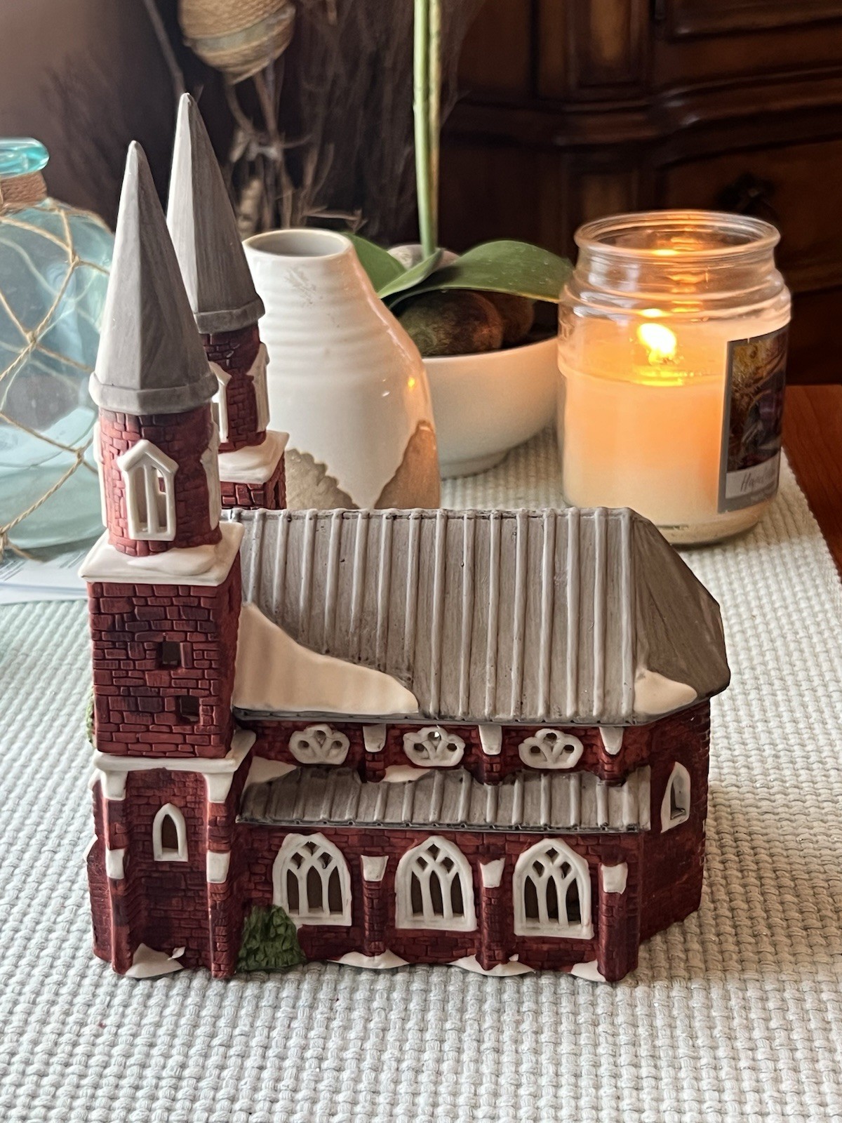 VTG CHRISTMAS VILLAGE CHURCH BISQUE PORCELAIN **LIGHTS UP*** 1980s/ 9×7”