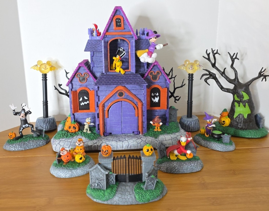 Disney Mickey & Friends Haunted House Halloween Village 9-Piece Set Lights NEW