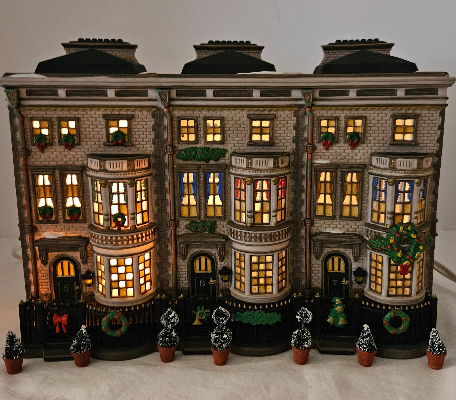 Dept 56 Dickens’ Village Mulberrie Court Brownstones #58345 Lighted 1996 RETIRED