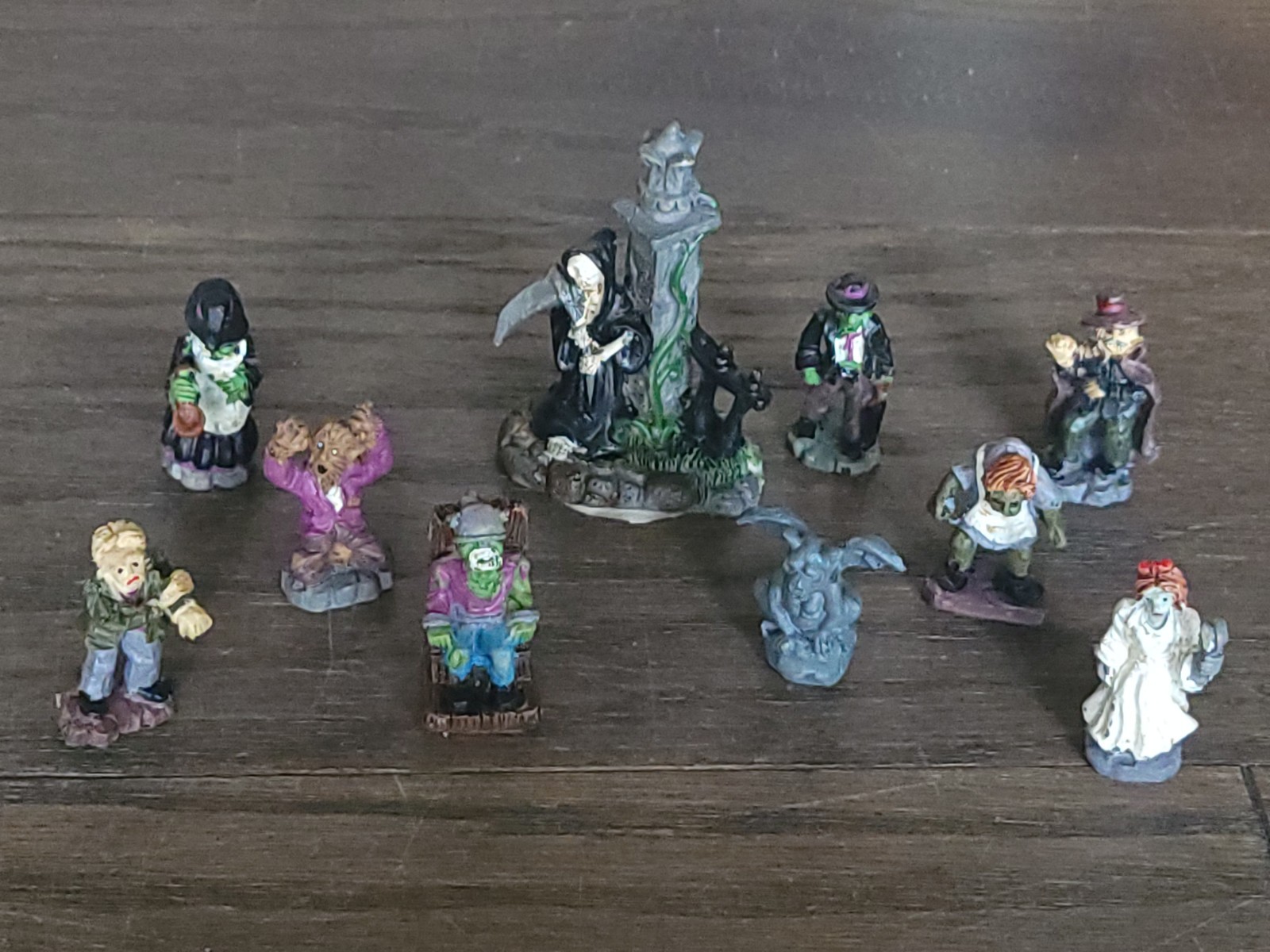 10 Lot Tombstone Corners Halloween Village Town Figurines Figures Witch Reaper