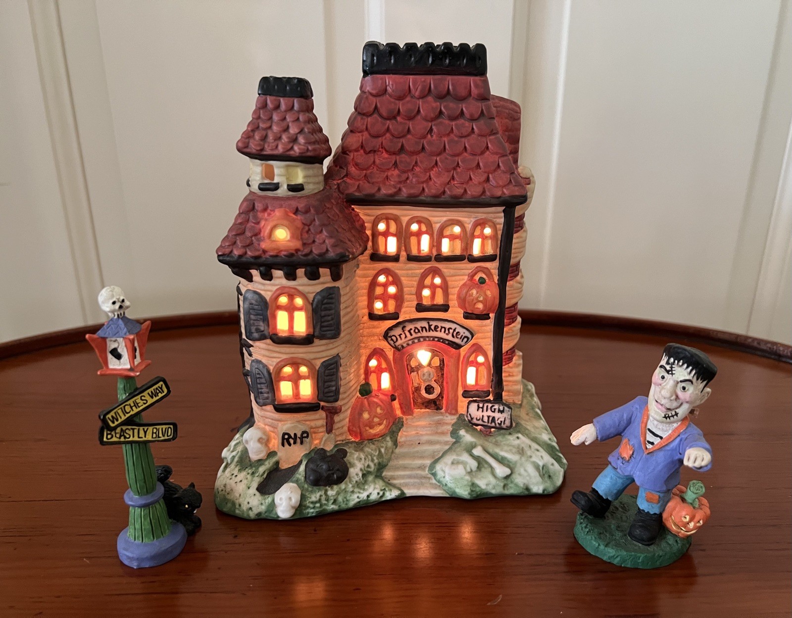 VTG Creepy Hollow Frankenstein’s Mansion Lighted Halloween House W/Frankenstein