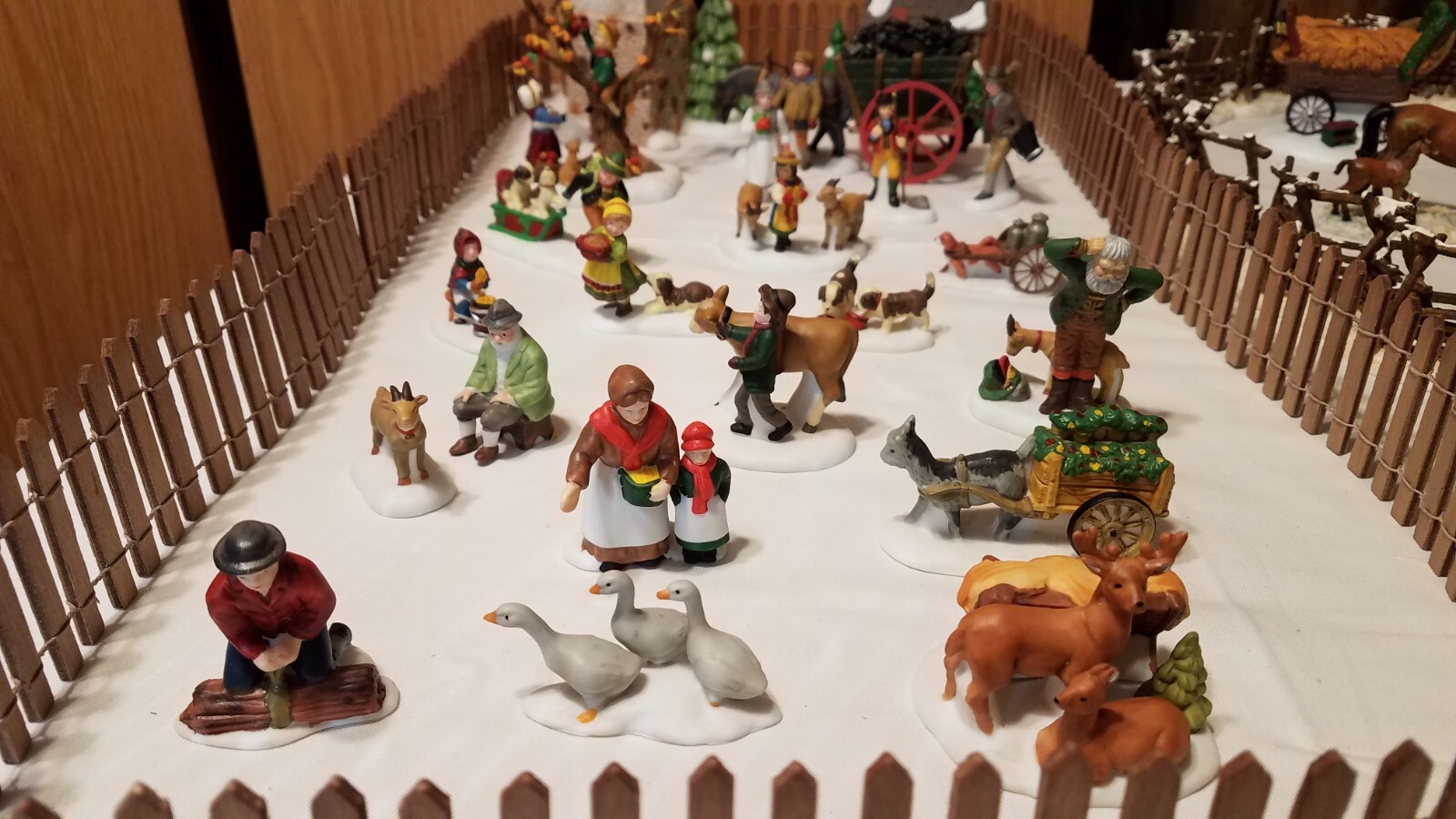 Dept 56 VILLAGES LOT Farm Workers Animals Fences 14 Items
