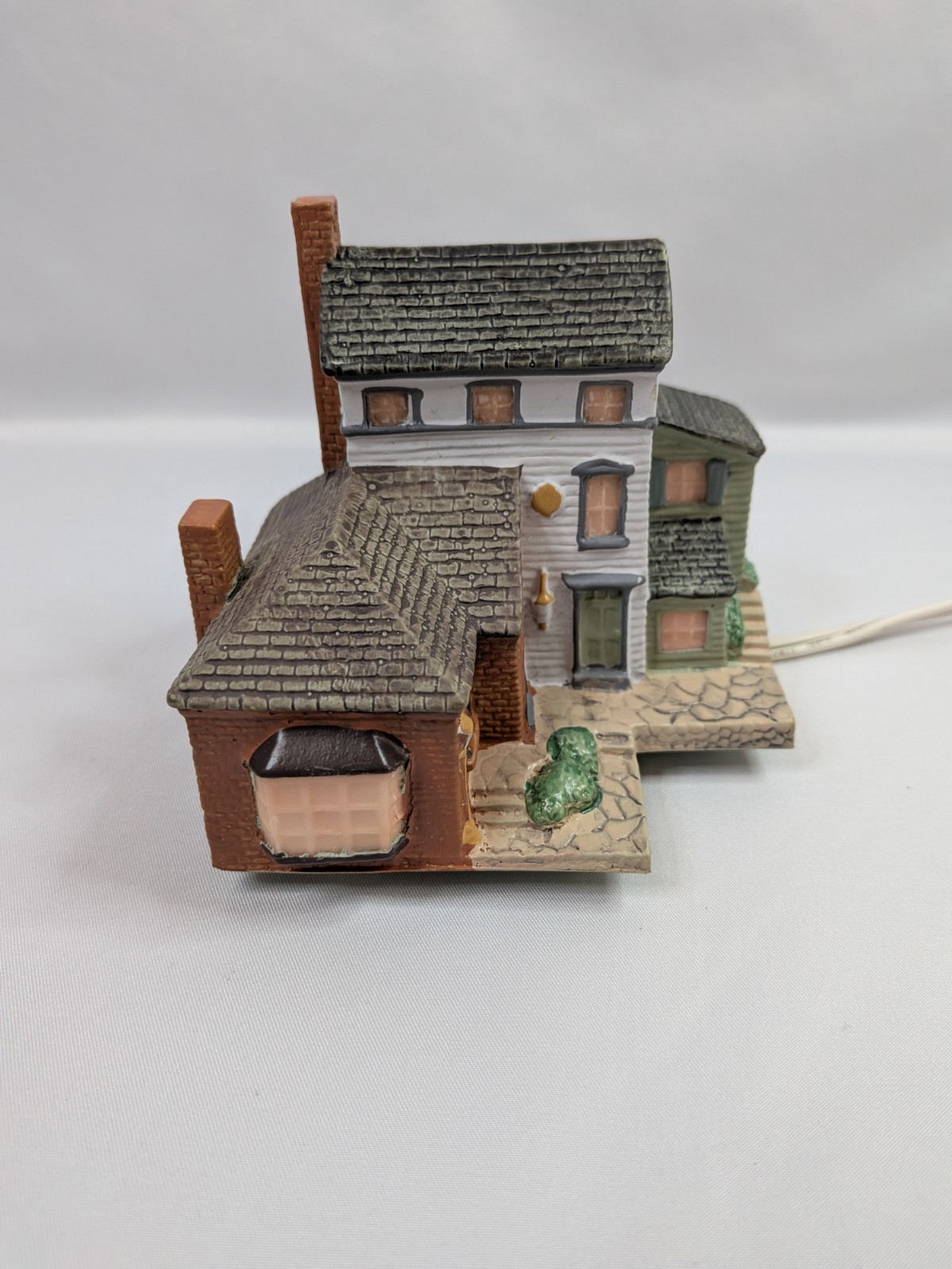 Avon Early American Light Up Christmas Village Main House WORKS 1989 VTG