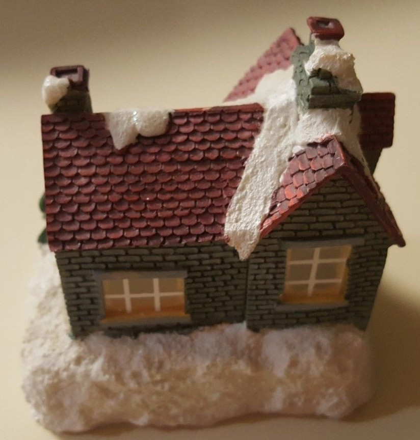 LIGHTED COTTAGE SNOWHOUSE CHRISTMAS HOLIDAY PLASTIC MEASURES 4X3 INCHES
