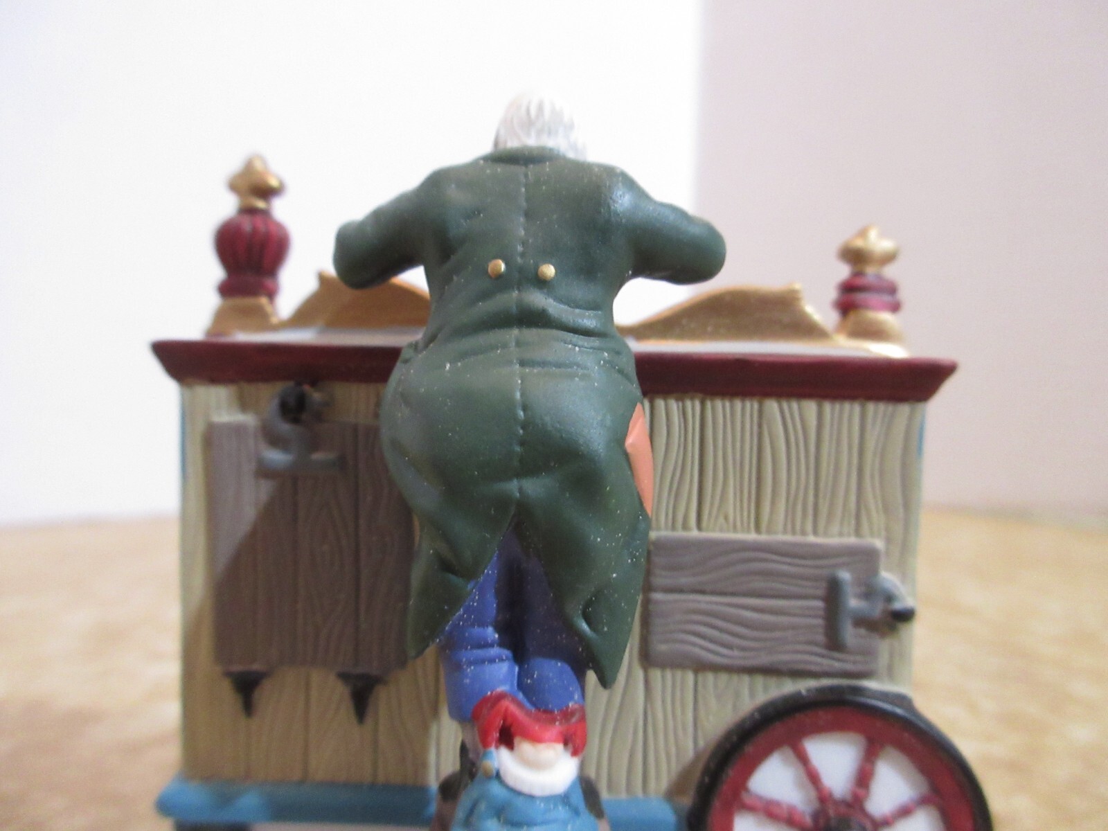 Dept 56 Heritage Dickens Village 1992 The Old Puppeteer #5802-5