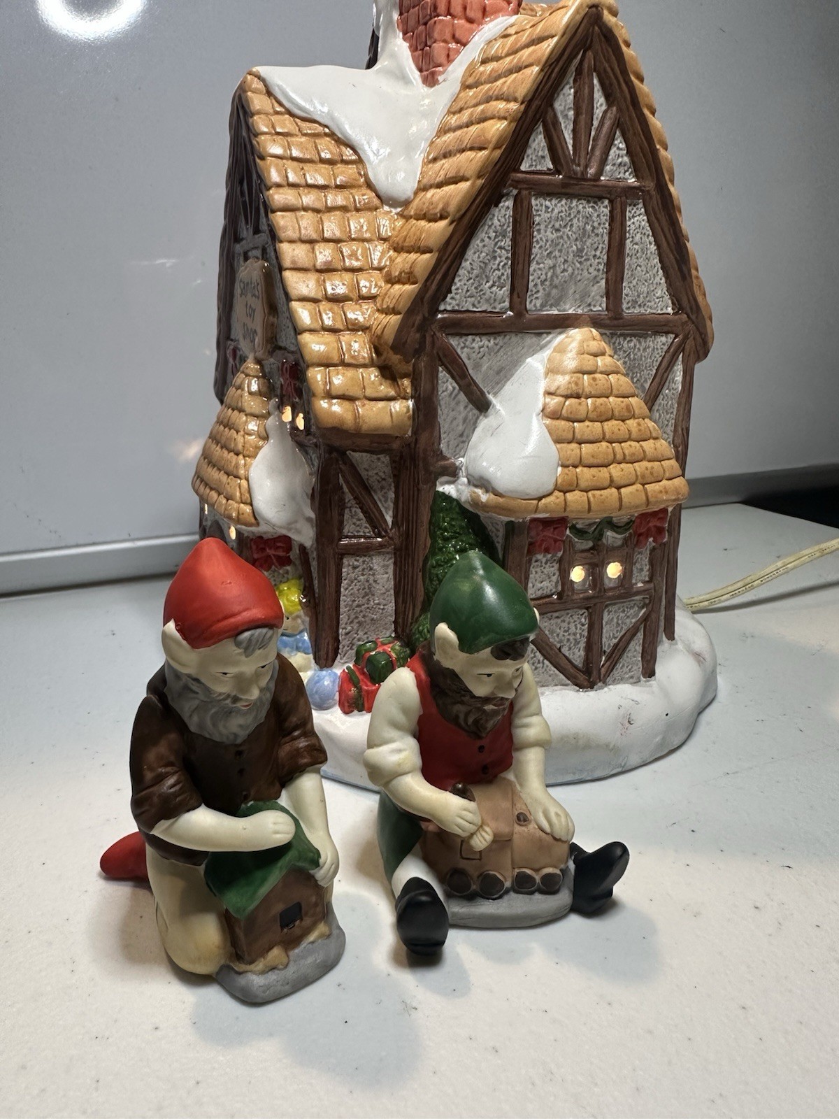 Brinn’s 1988 Santa’s Toy Shop Lighted House w/ Elves & Original Box