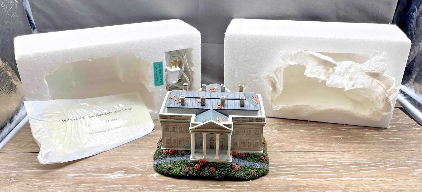 The White House Bradford Exchange Hawthorne Village America’s Most Haunted COA