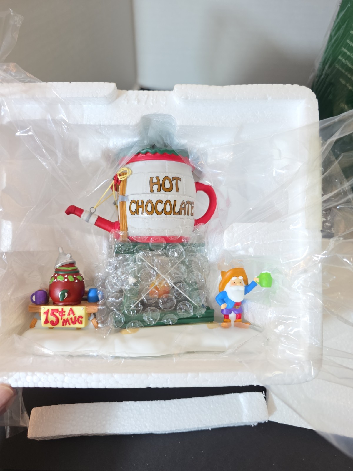 Dept 56 North Pole Hot Chocolate Tower 56872 Retired 2004 Excellent Mint In Box