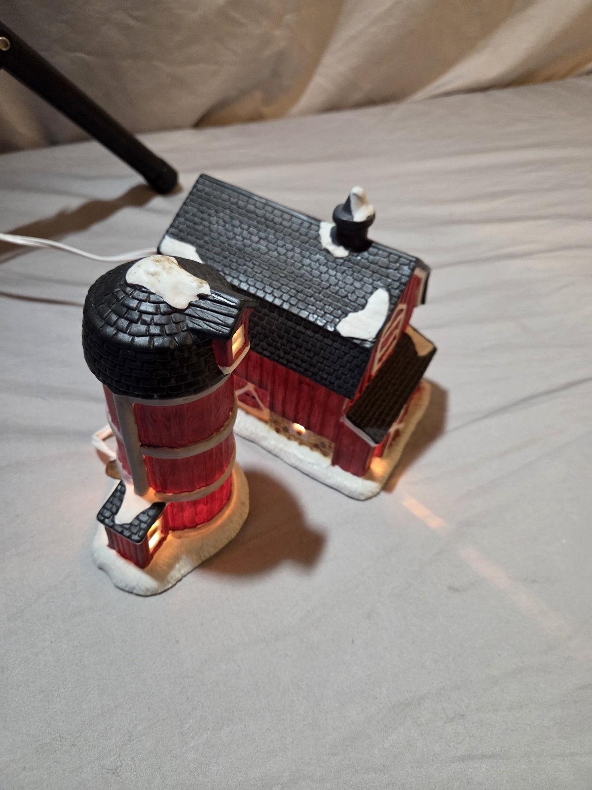 Vtg Dickens Keepsake Porcelain Lighted Red Barn Silo Christmas House 1999 Light