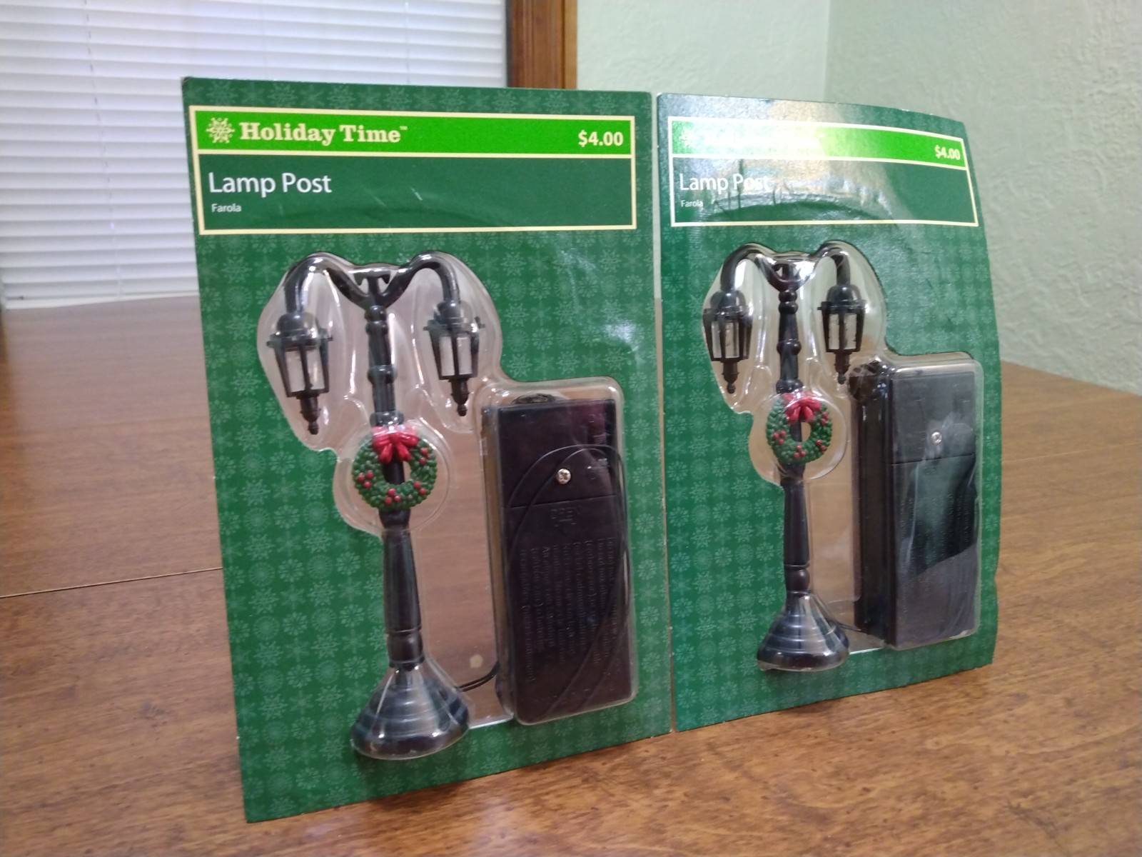 Holiday Time Lamp Posts (5″ TALL) New Lot of 2