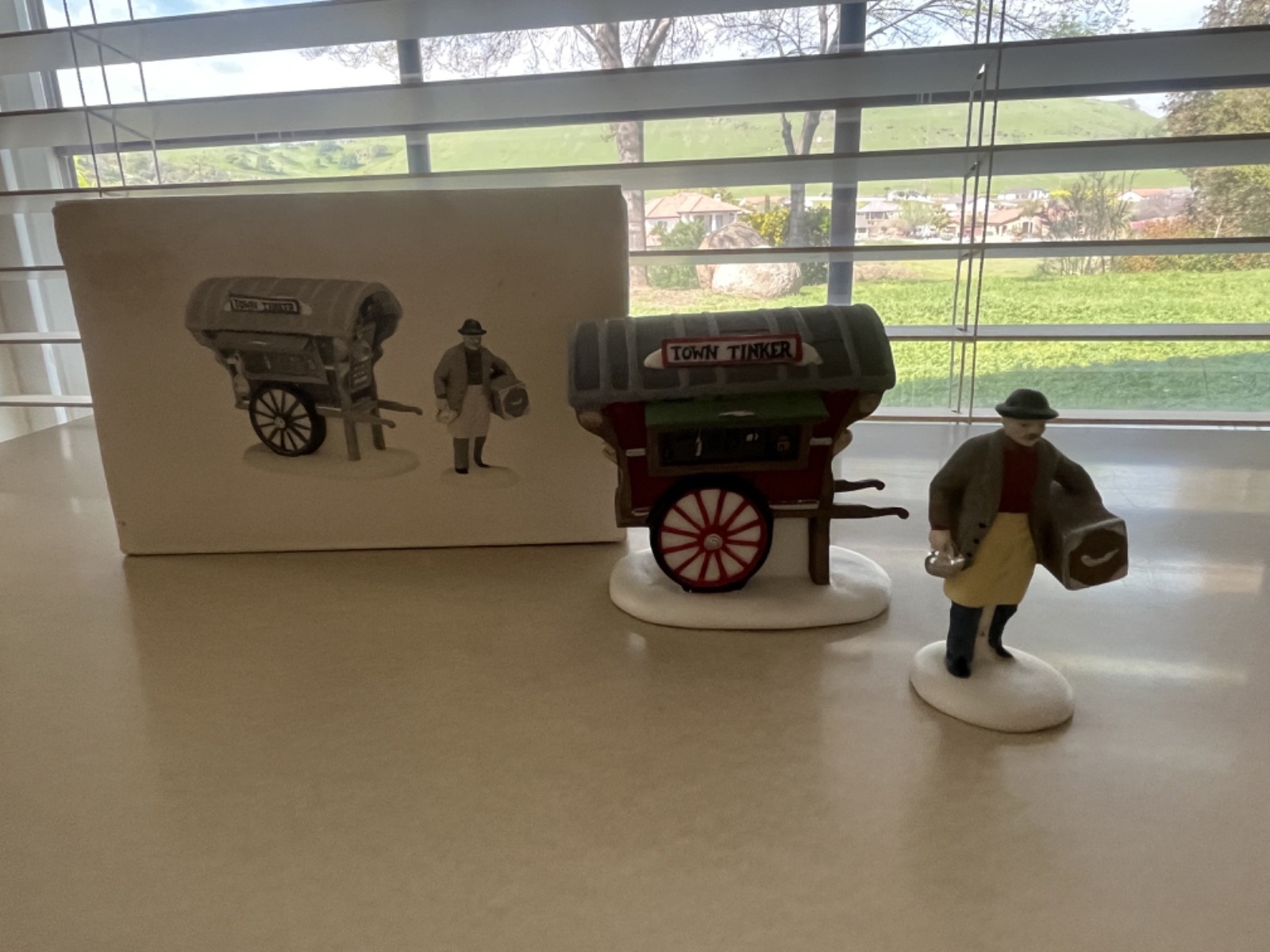 Department 56 Town Tinker New England Village 2 Pc Set Cart & Figure w/Box