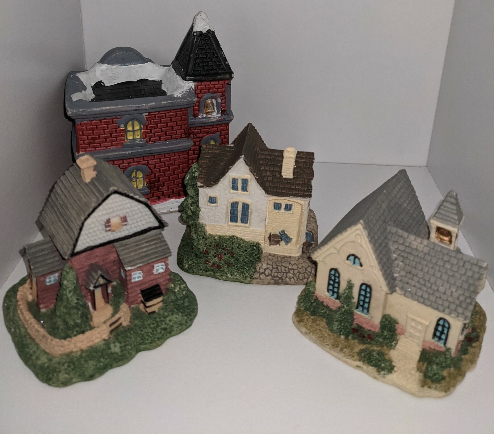 LOT OF 3 INTERNATIONAL RESOURCING SERVICES INC HOUSES AND BUILDINGS AND A BONUS