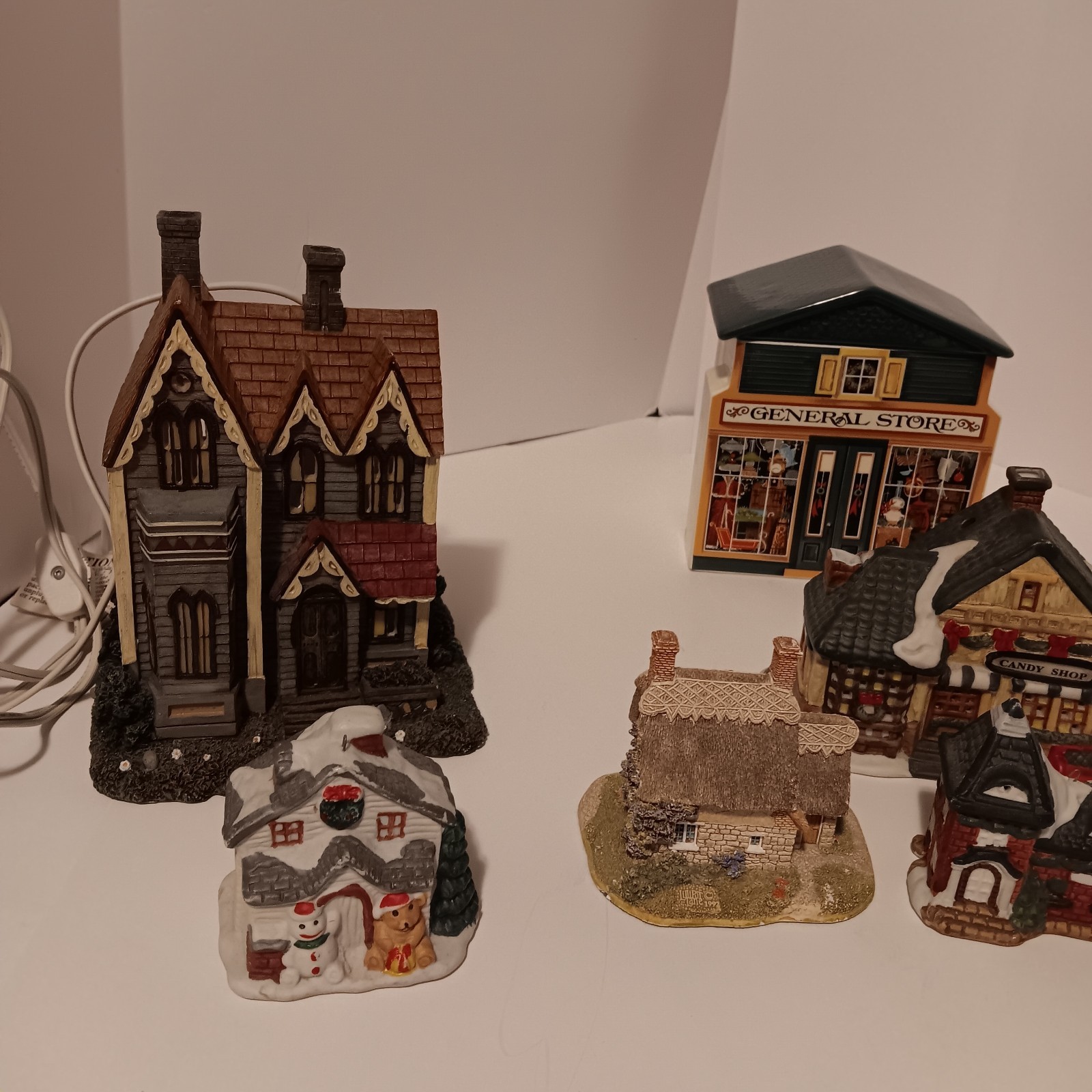 Lot of Christmas Decoration Mini Houses, 2 light up, See Photos