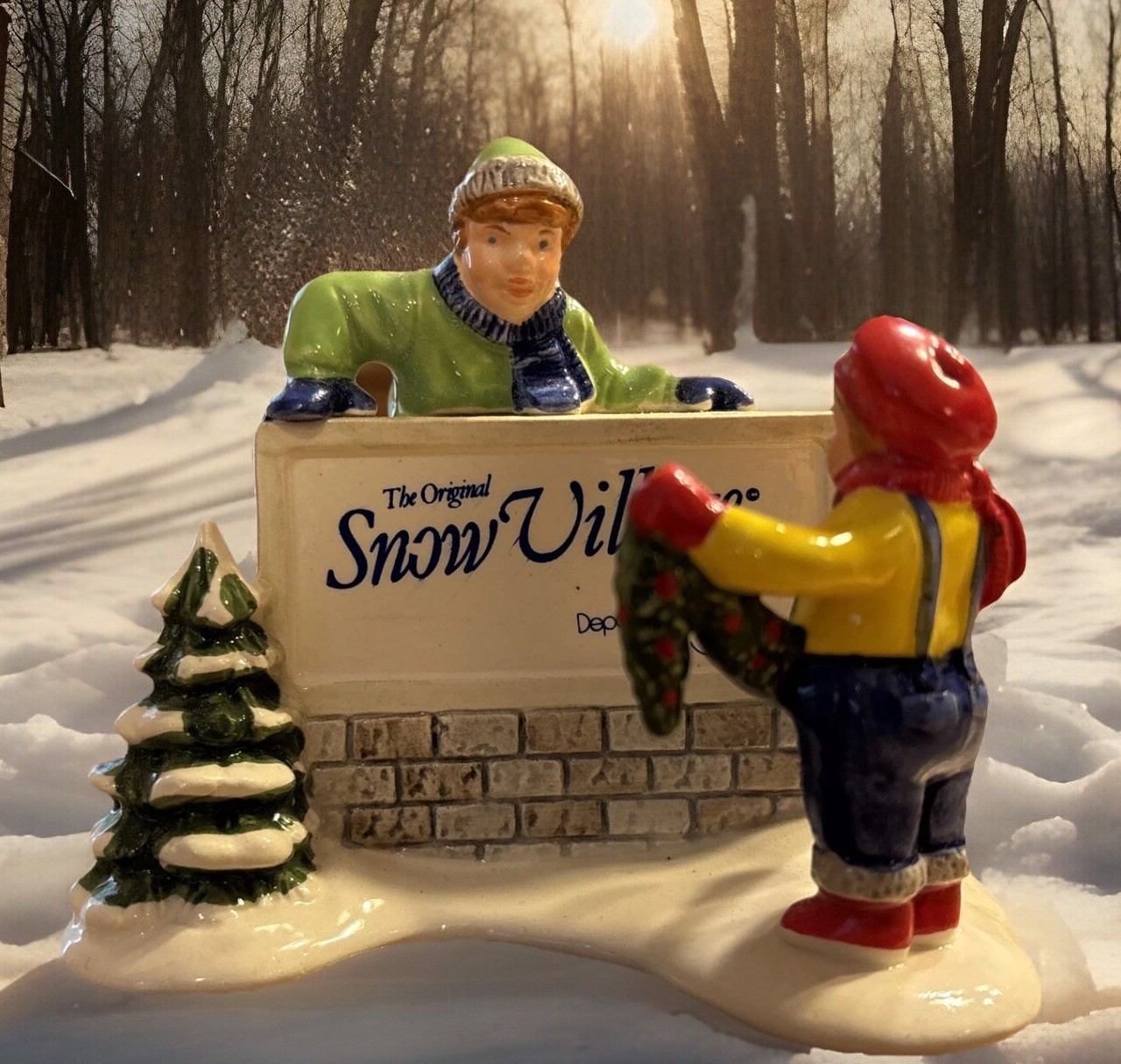 Dept 56 Snow Village “Kids Decorating The Village Sign” Mint Boxed #51349
