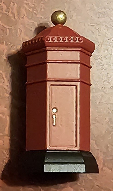 Dept 56 Village Accessories English Post Box Hand Painted Item #5805-0 New boxed