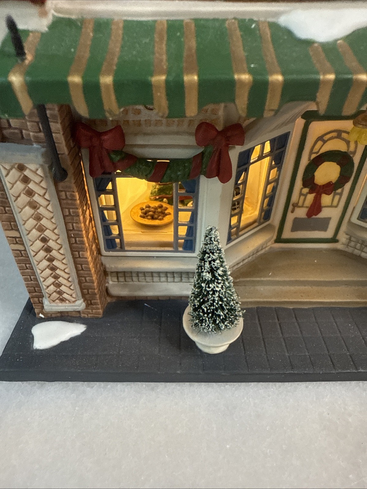 Dept 56 Christmas in the City Mrs. Stover’s Bungalow Candies #58917 READ