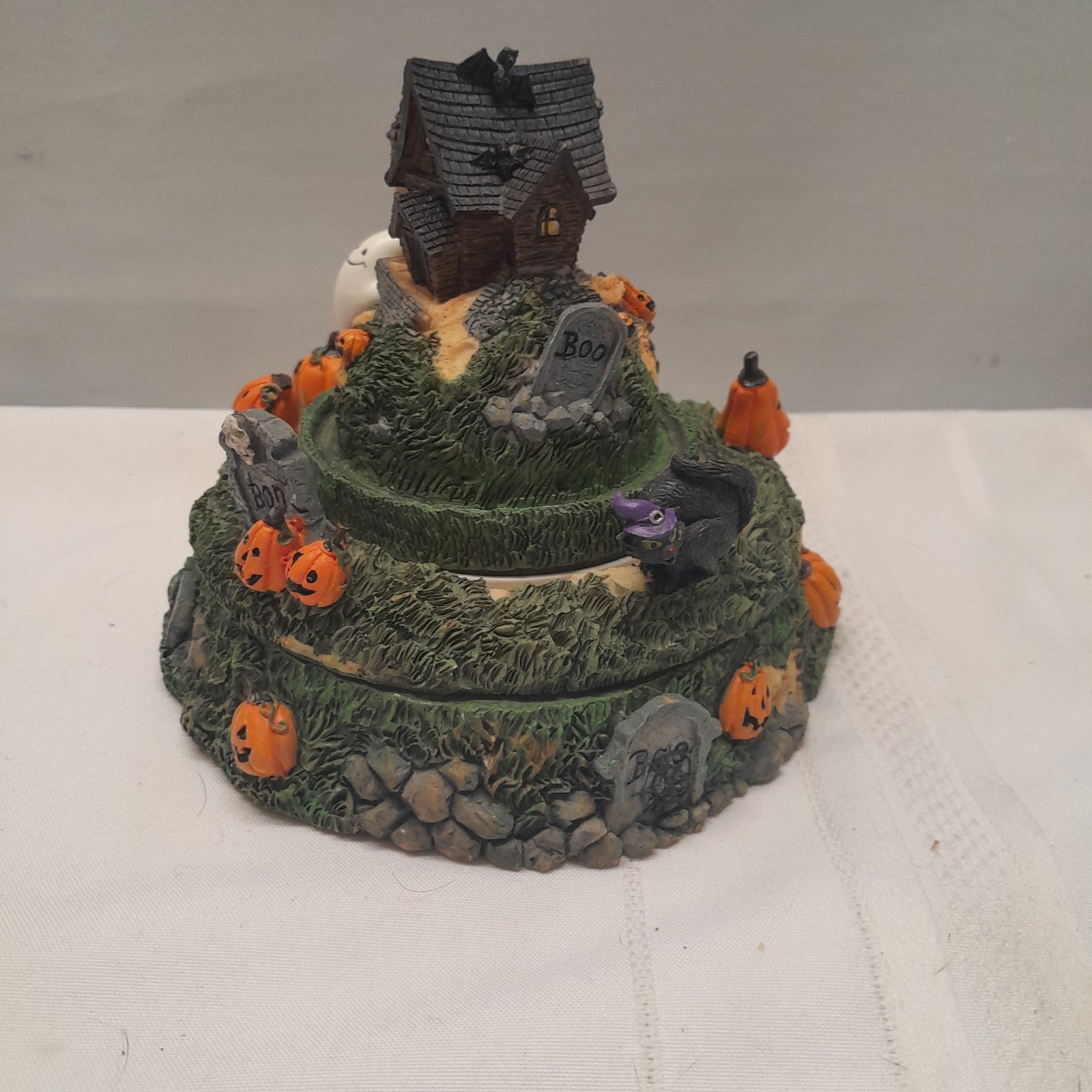 Halloween Yankee Candle Rotating Music Haunted House “Monster Mash”
