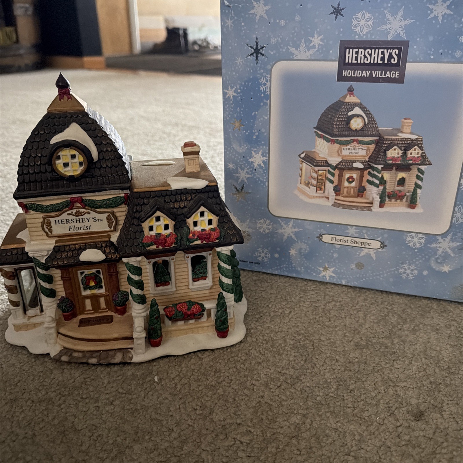 Hershey’s Holiday Village Florist Shoppe 2001 w/ Light & Original Box Christmas