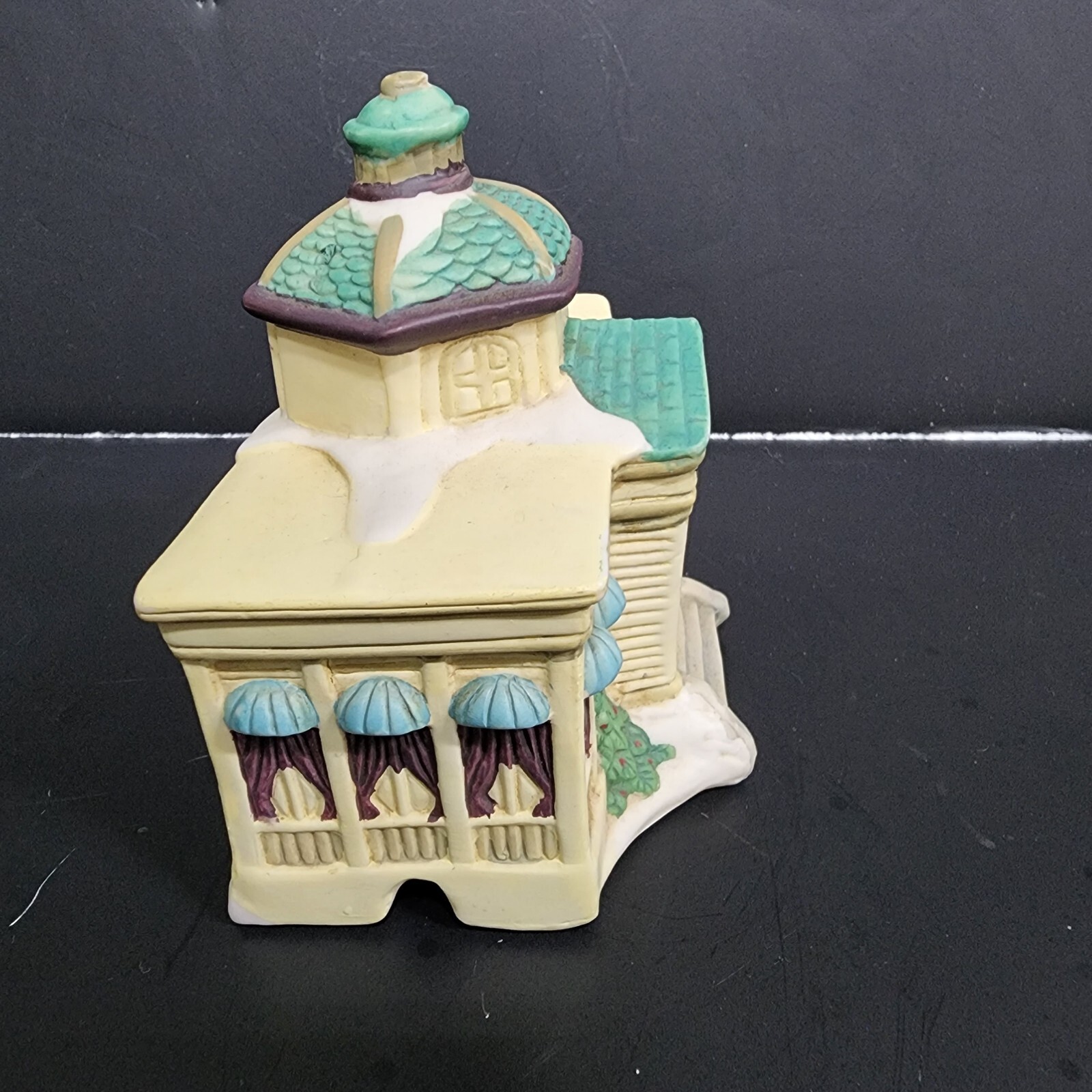 Christmas Opera House, Lighted