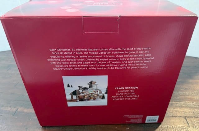 St. Nicholas Square Village Illuminated 2018 Version~ TRAIN STATION HOUSE ~ NIB