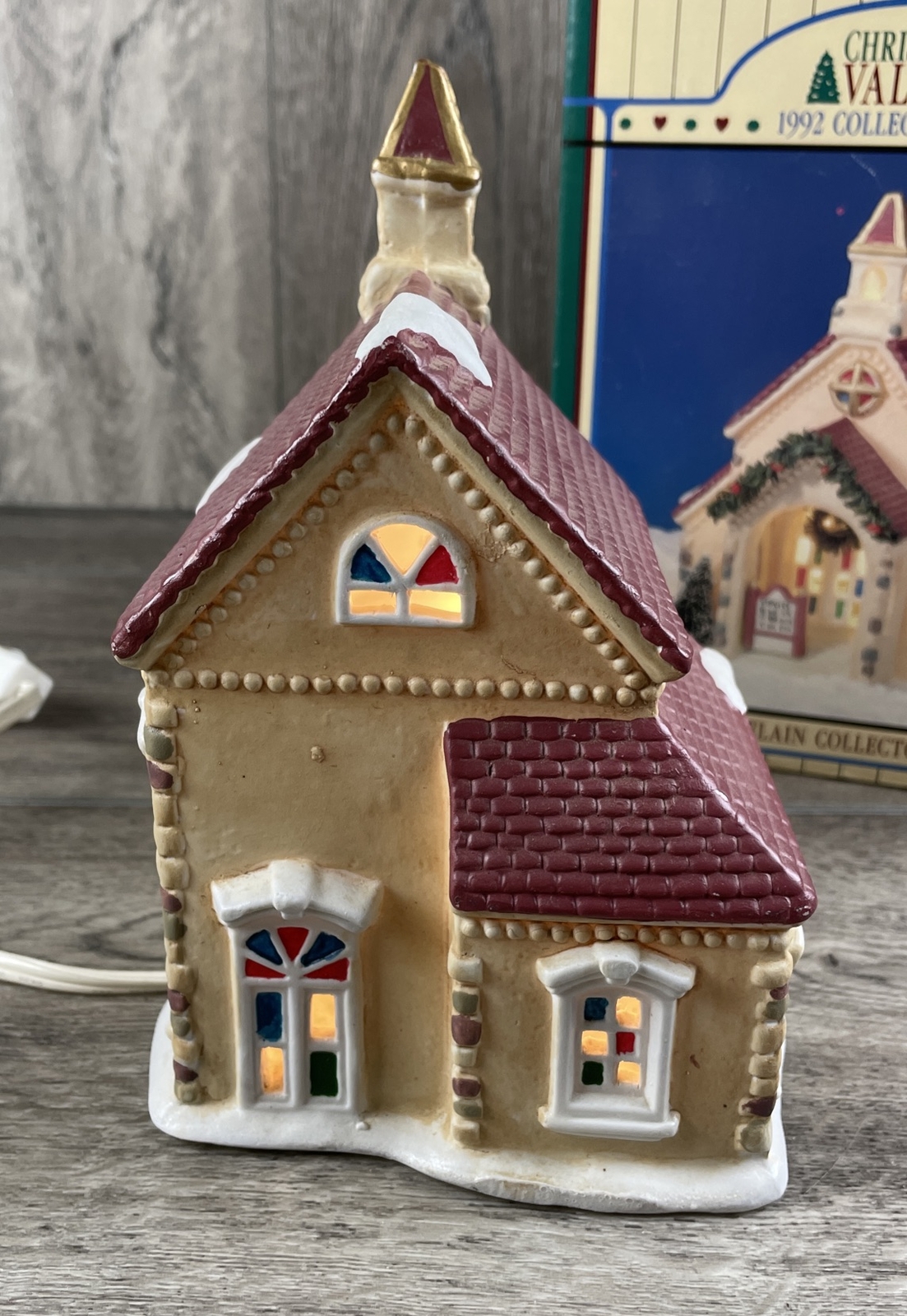 Vintage 1992 CHRISTMAS VALLEY Porcelain Collectors Series Church Building light