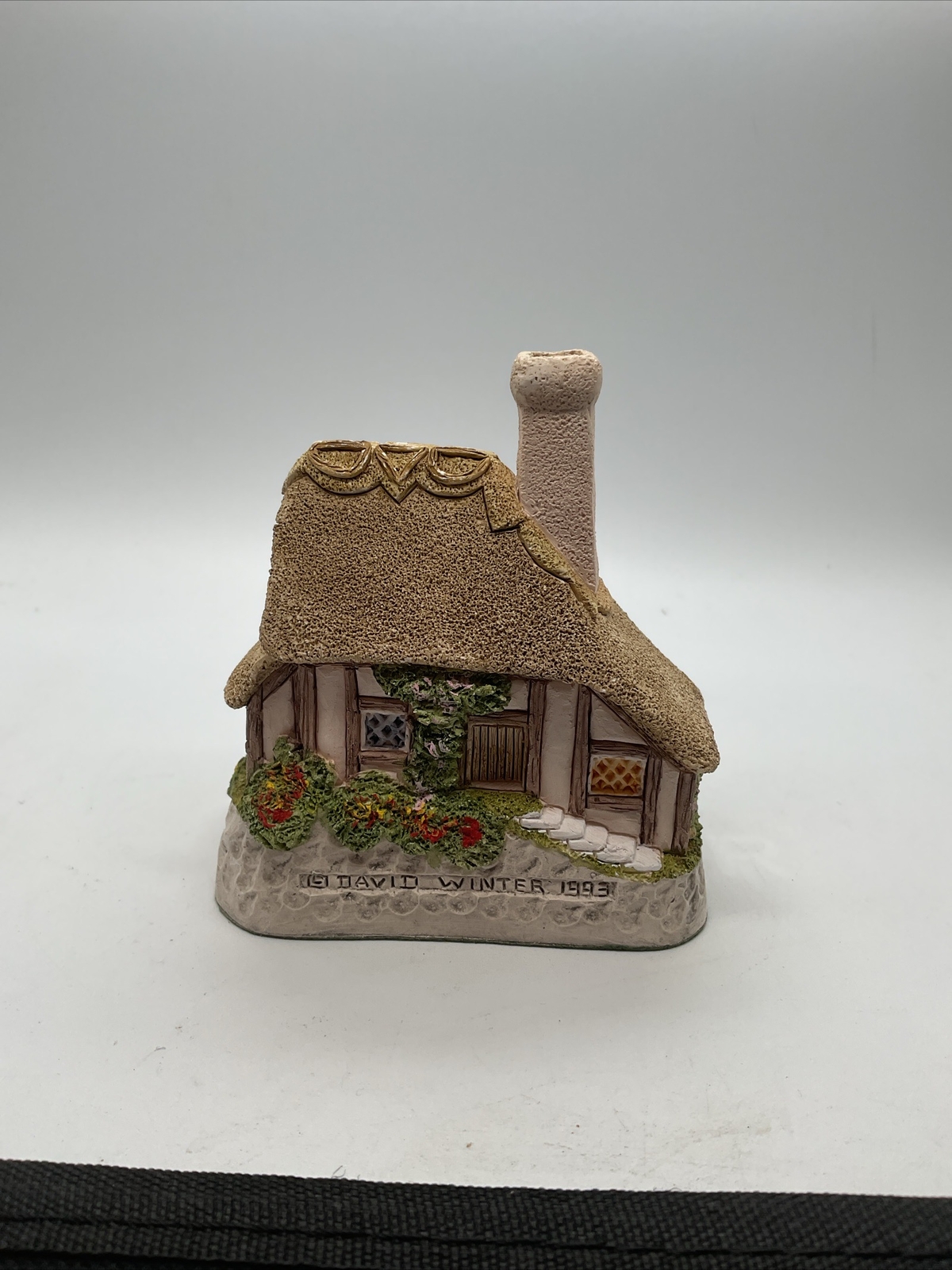 Crystal Cottage – 1993 David Winter – Includes Box & COA