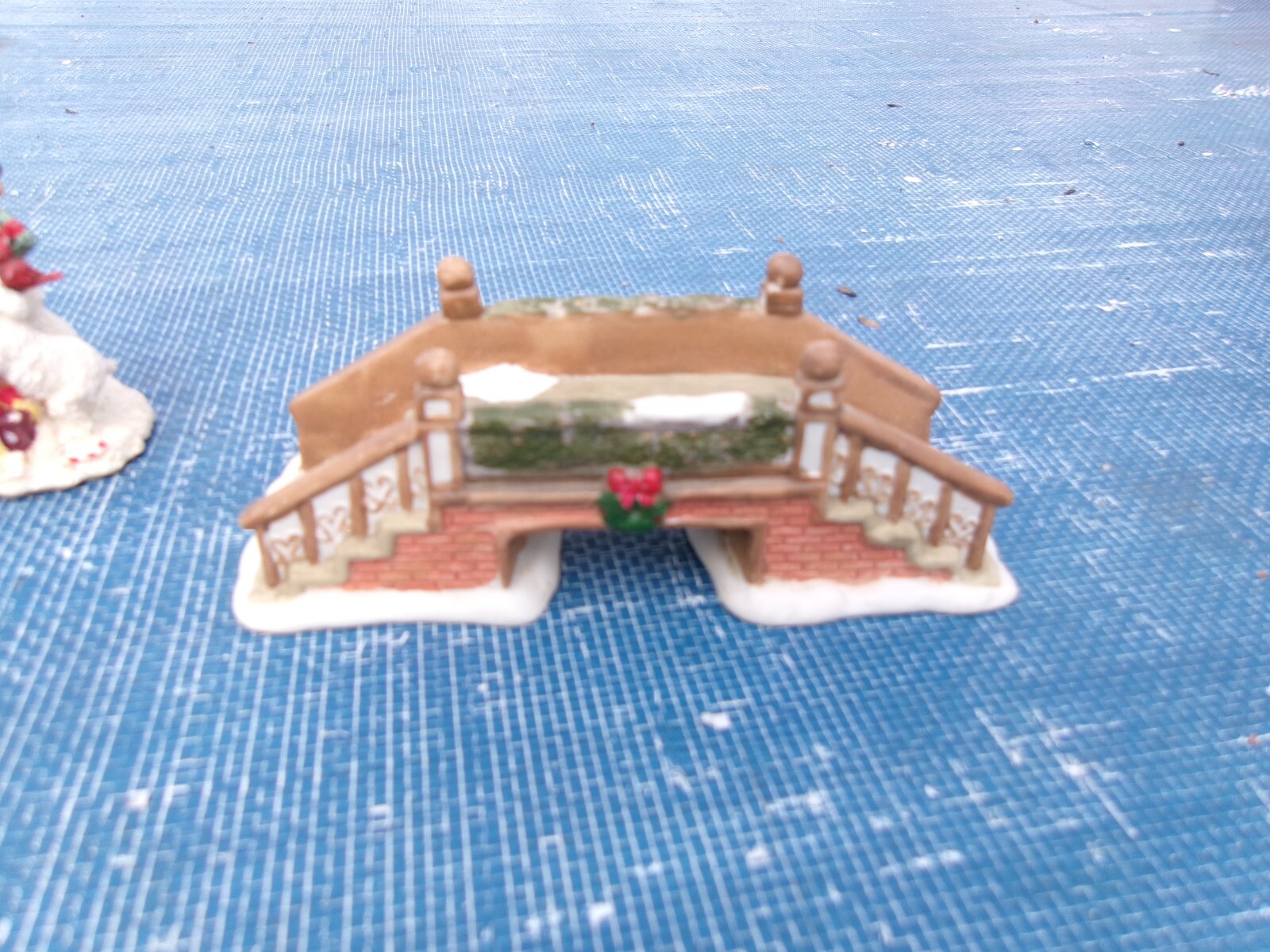 E: Christmas Village Resin/Ceramic 12 Pcs., Unbranded, 1 7/8″ to 3″ tall