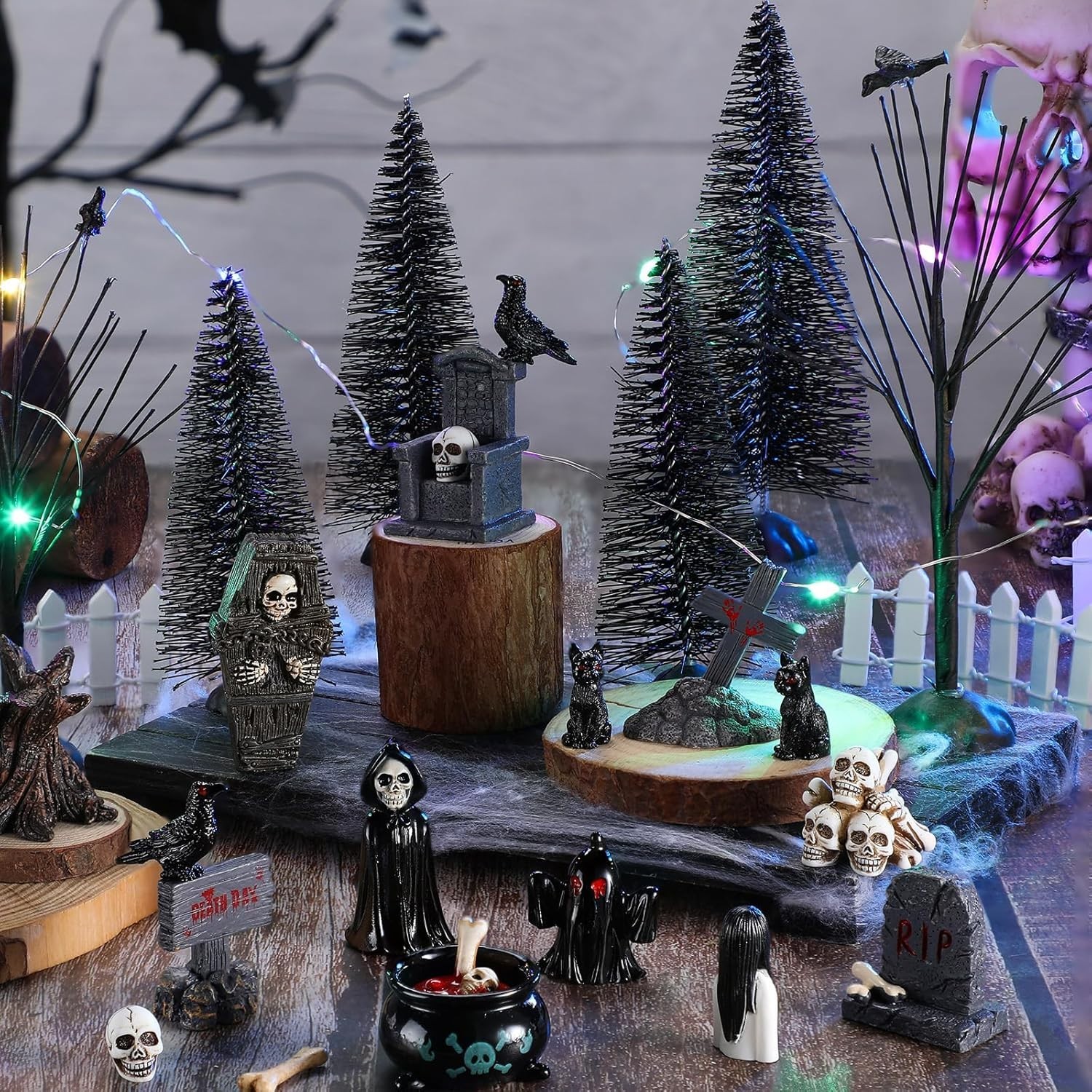 “32 Pcs Halloween Village Miniature Town Accessories Set Halloween Figurines “
