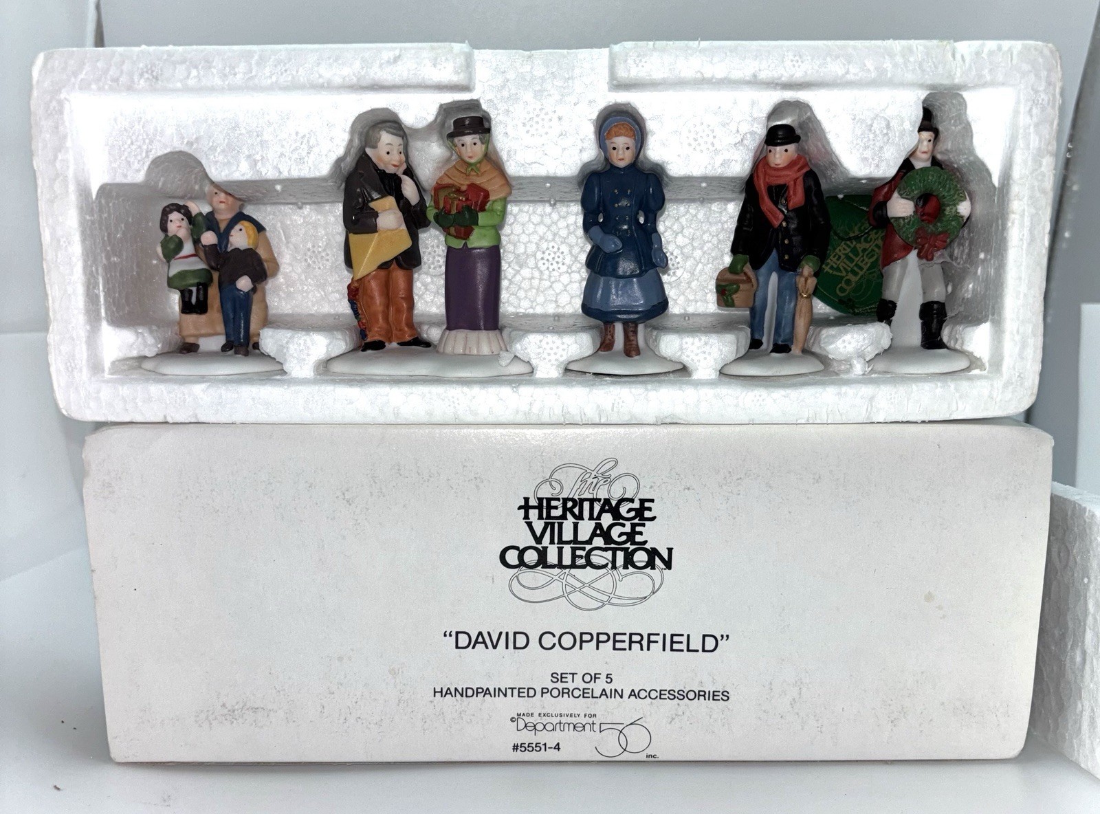 Dept 56 Heritage Village David Copperfield Set of 5 People W/box #5551-4
