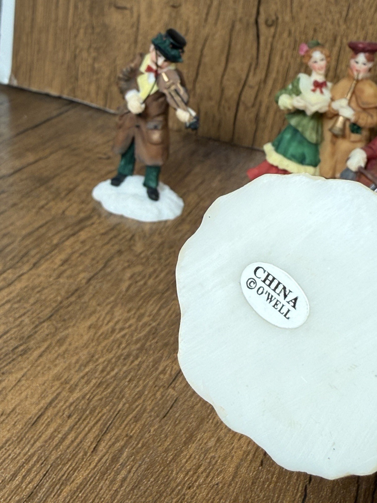 Lot of 3 O’Well Christmas Village Accessory Resin Figures Men Women Music