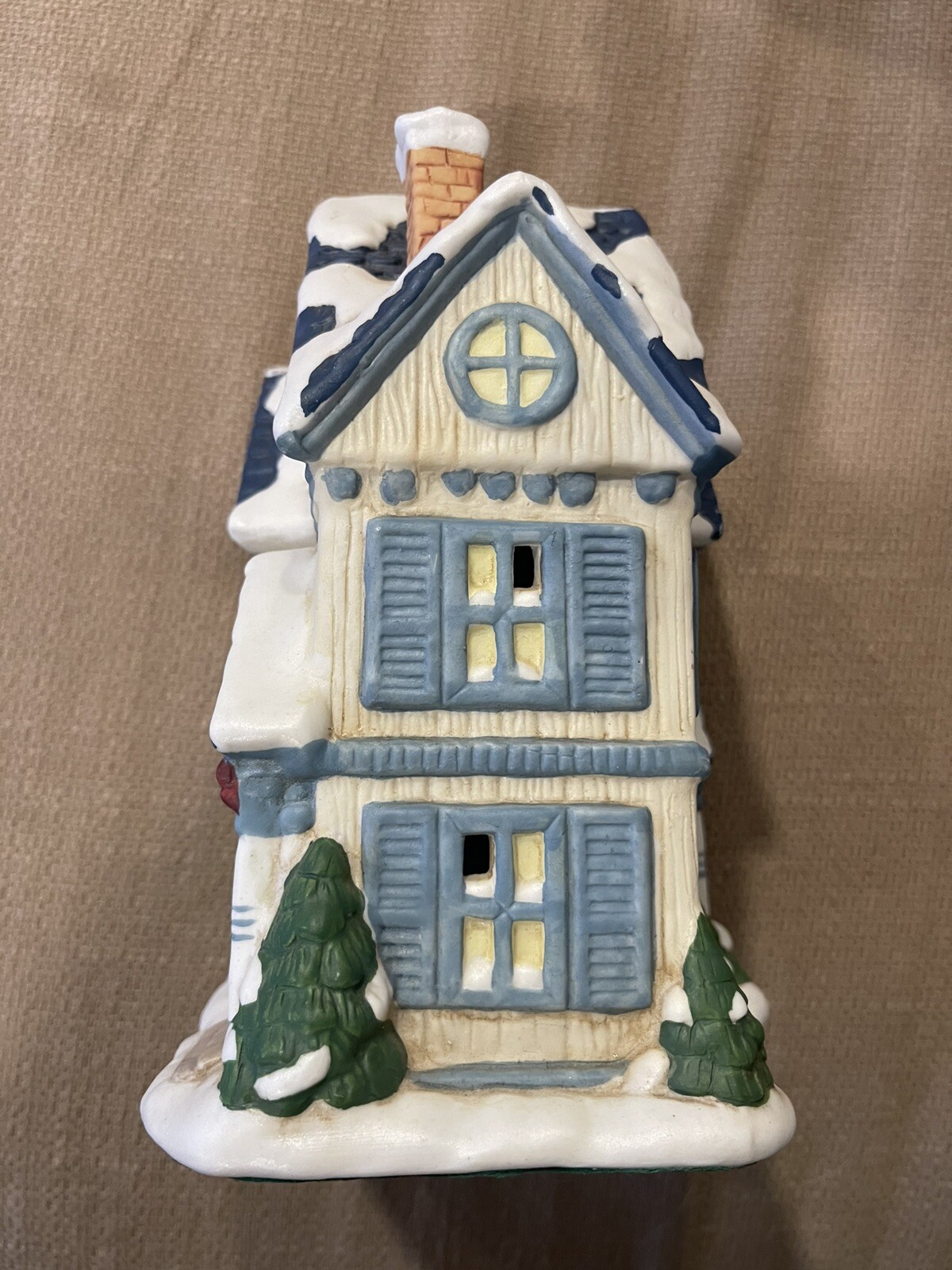 House of Lloyd 1993 7″ Tall Christmas Village House No Light