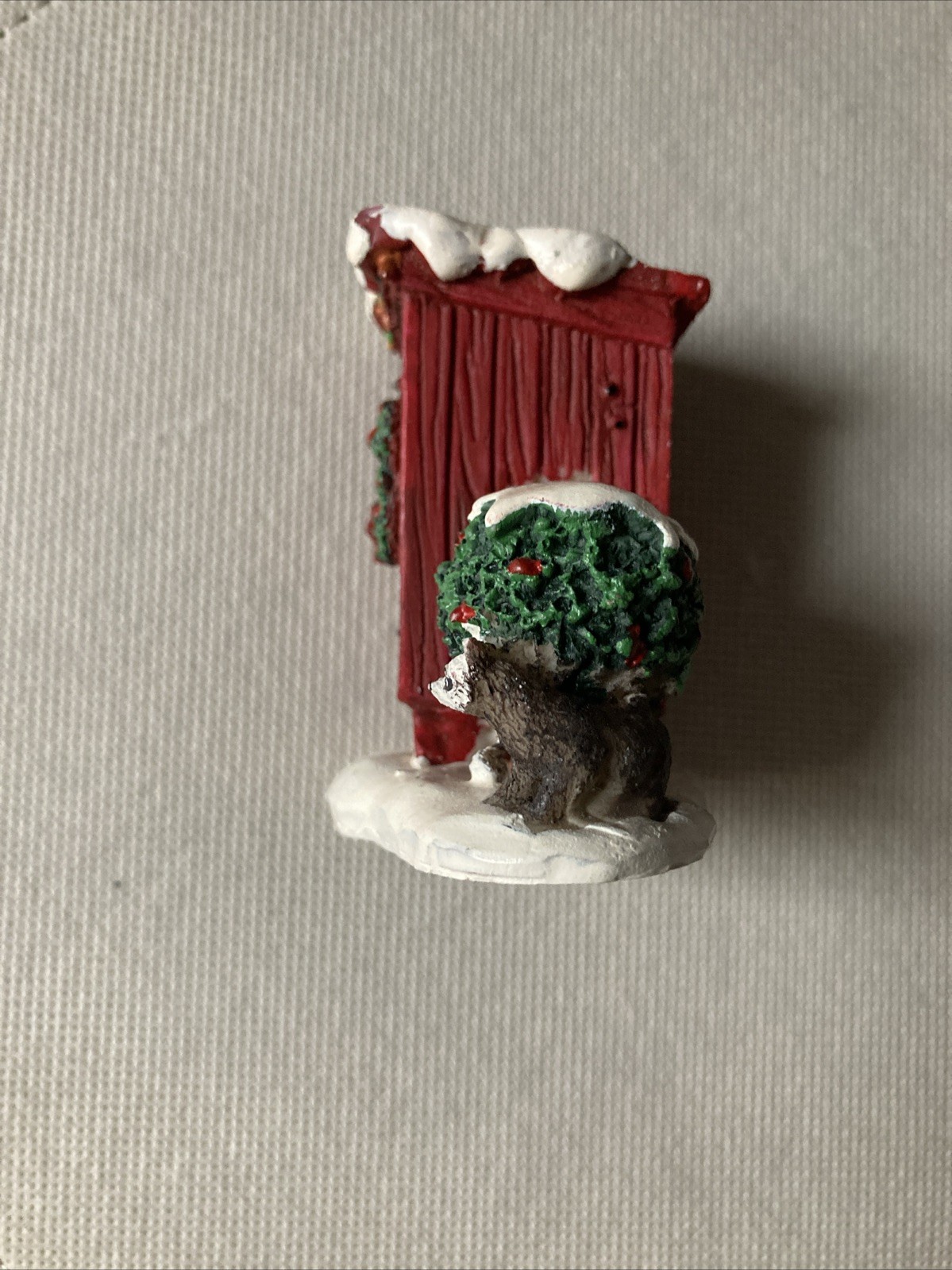 Lemax Christmas Village Accessory Outhouse with Raccoon Figure #64481 2 3/4″