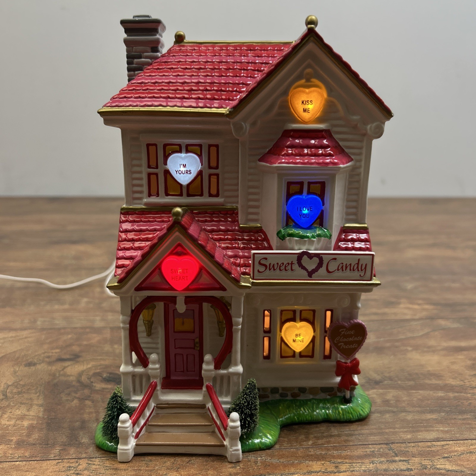 Retired Dept 56 Valentine Village Sweetheart Candy Shop w/Flashing Heart Lights*