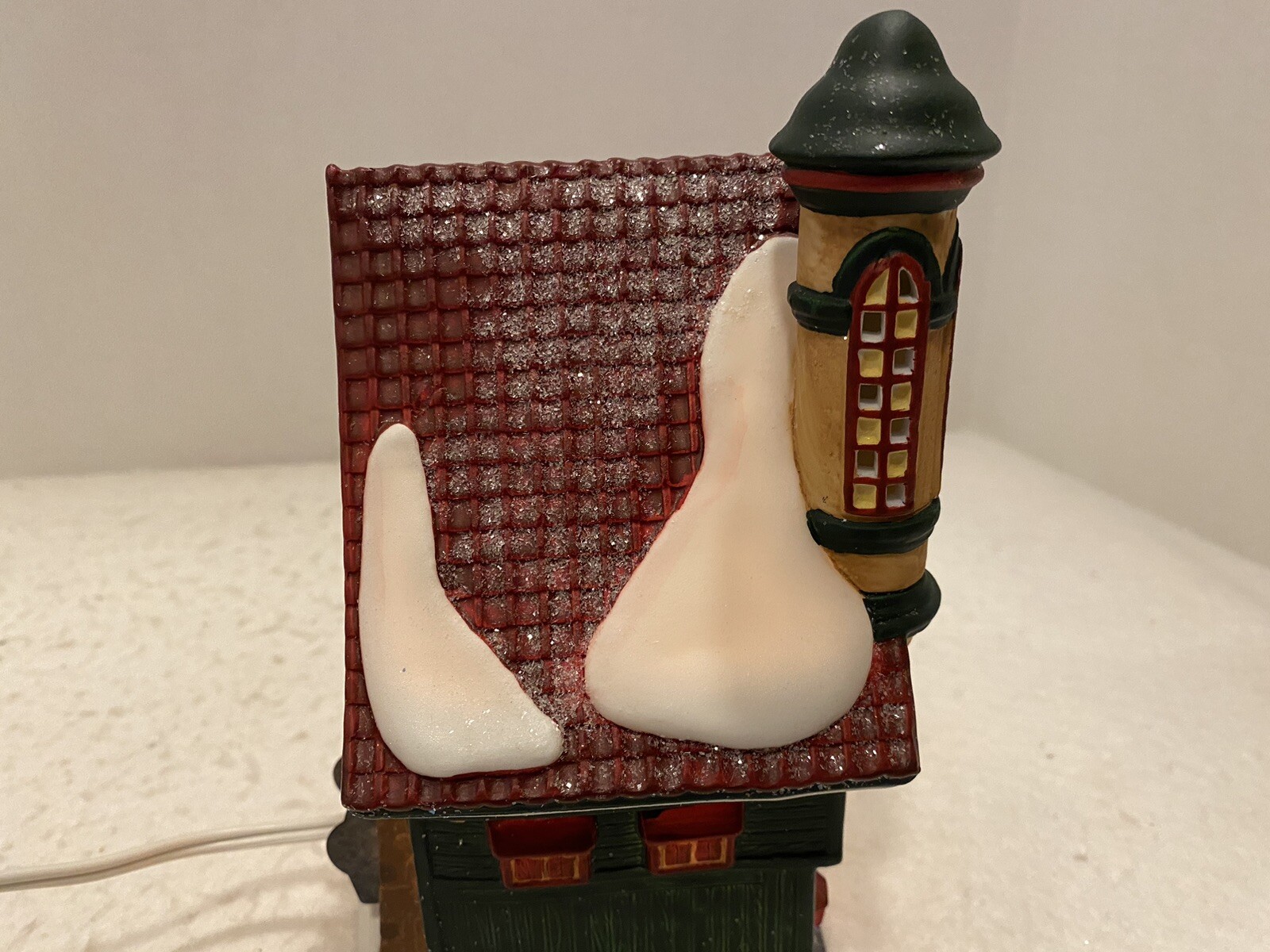 Dept 56 North Pole Series Village Elfin Snow Cone Works 5633-2 EUC w/box light