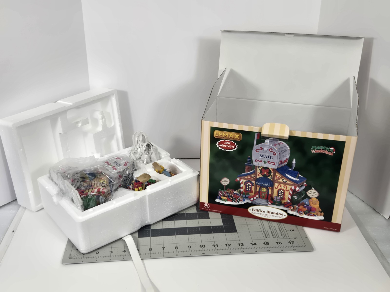 Lemax 65352 Santa’s Wonderland Post Office Lighted Building Open Box Unused