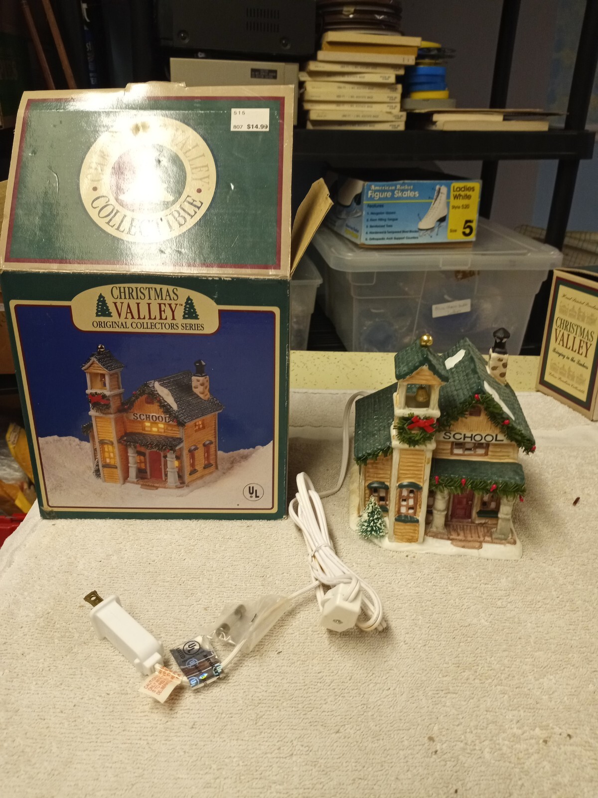 Vintage 1994 School Village Christmas Valley Holiday Memories(XmasD)