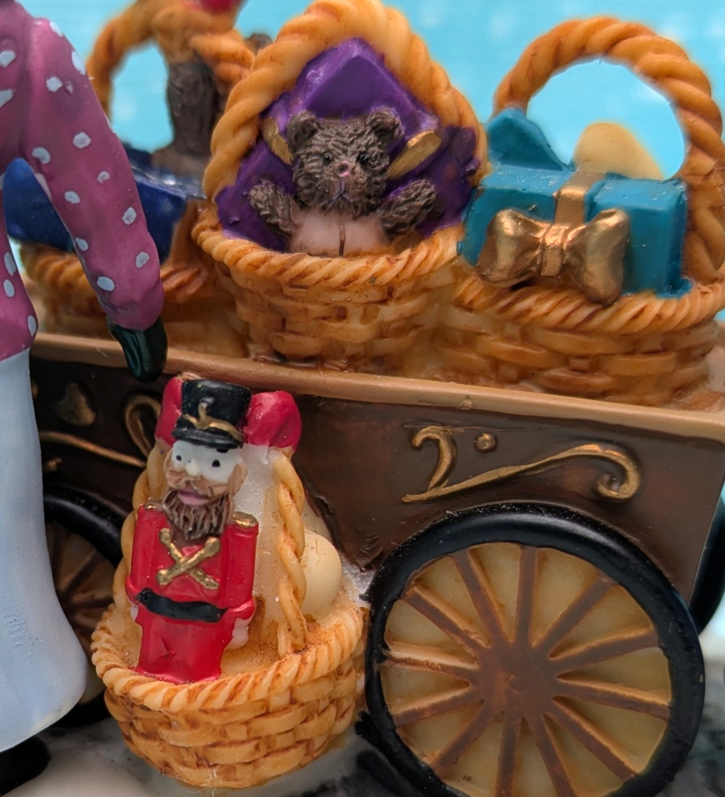 *PAINT LOSS Hershey’s Village vendor cart toys baskets porcelain NO BOX INV333