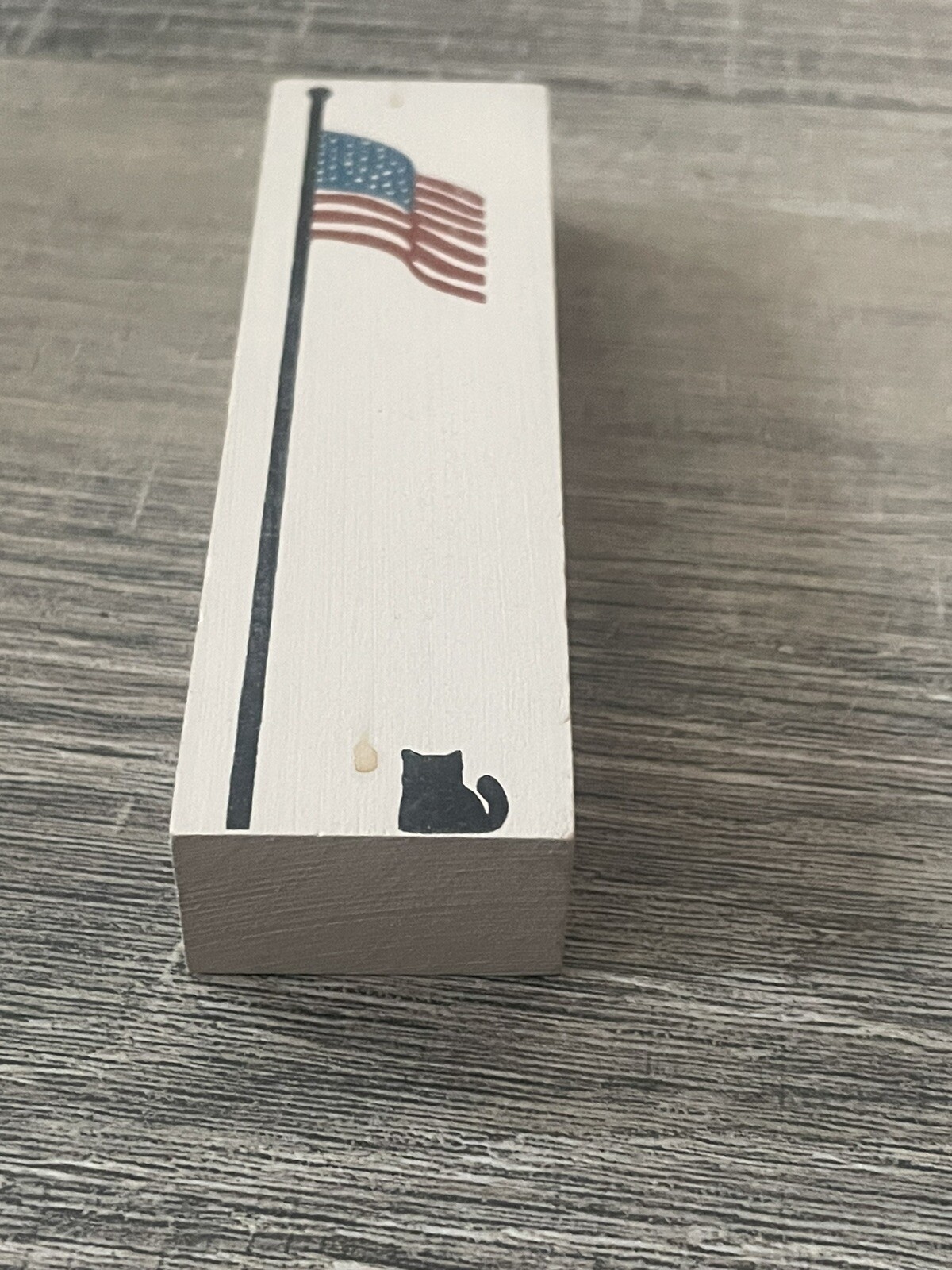 The Cat’s Meow Village ‘AMERICAN FLAG’ Pole Reversible Shelf Sitter 4-1/2″ High
