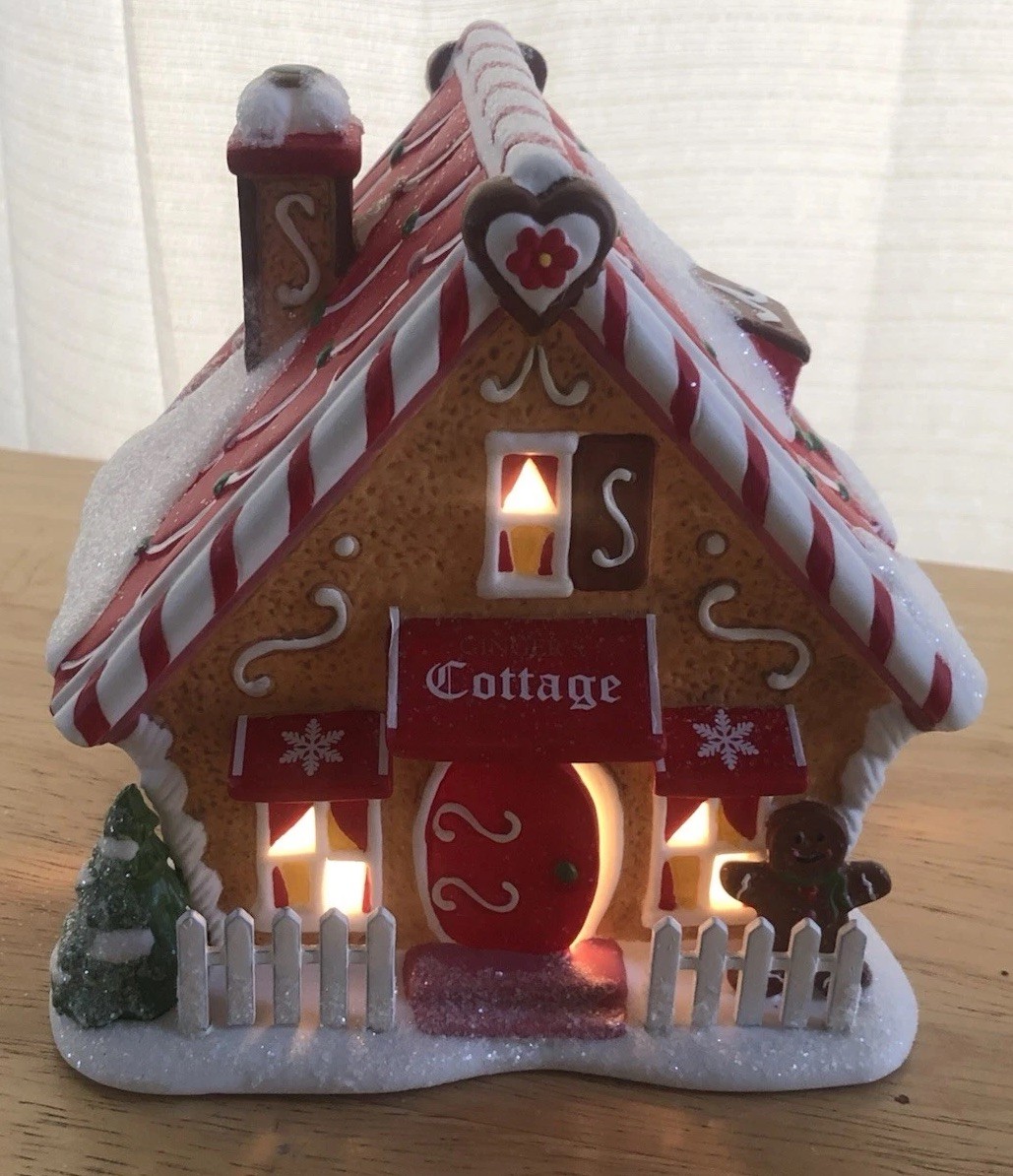 Dept 56 Ginger’s Cottage 6005428 Gingerbread Lane North Pole Series