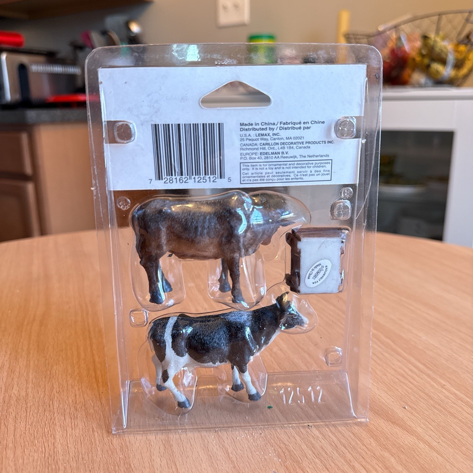Lemax Figurine Feeding Cow Bull Set of 3 Christmas Village Farm Animals Retired