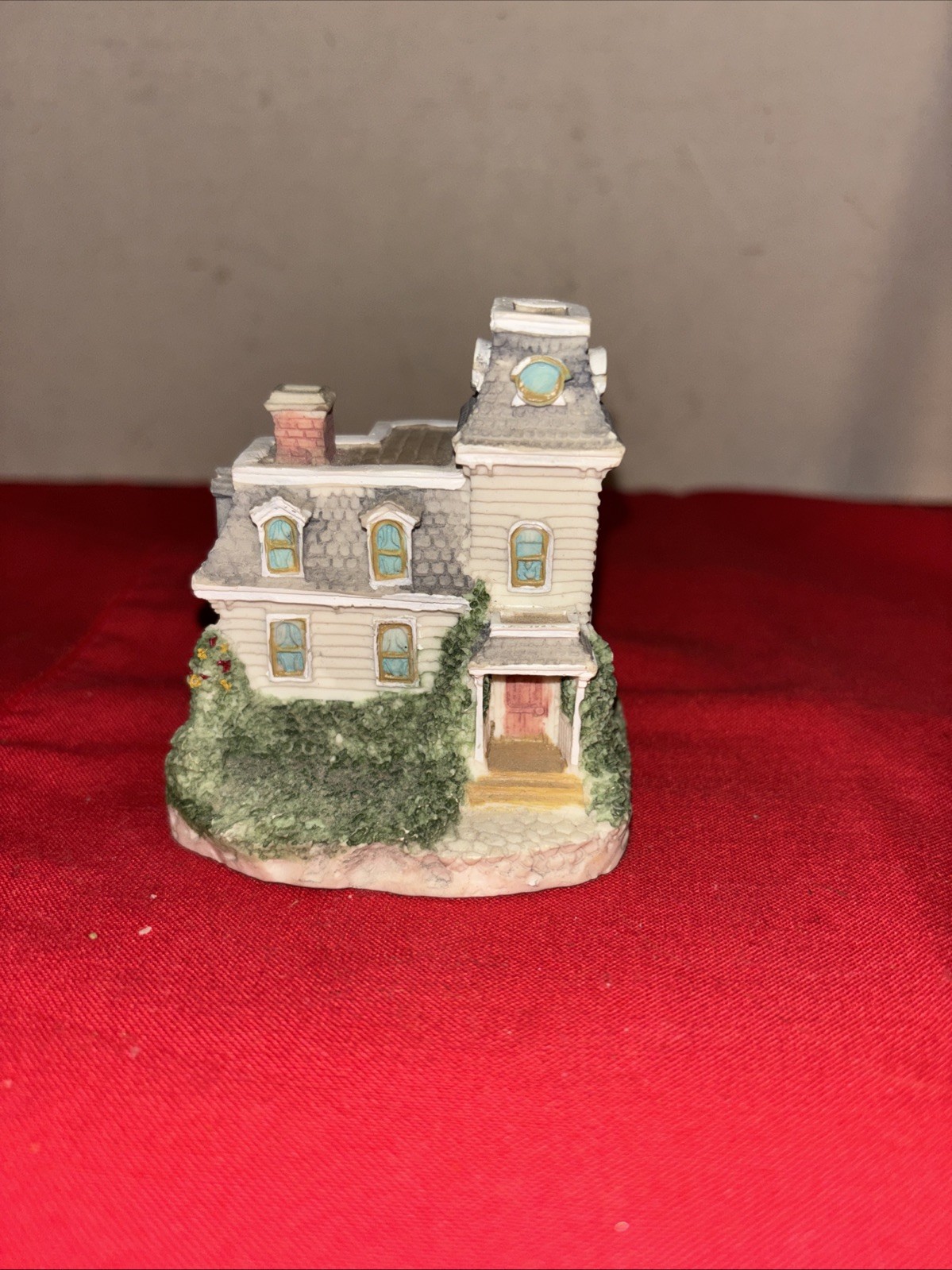 International Resourcing Services Dubois Mansion 1992 Villages House-Estate Find