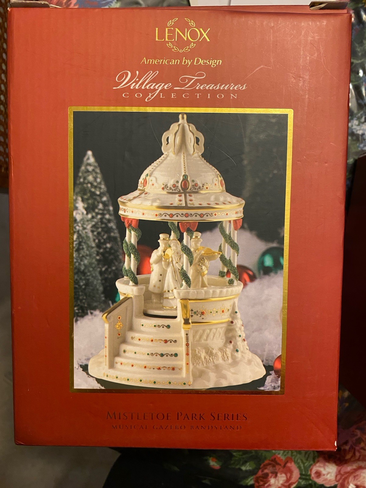 New In Box LENOX MISTLETOE PARK Series Gazebo Musical Bandstand-Collectable